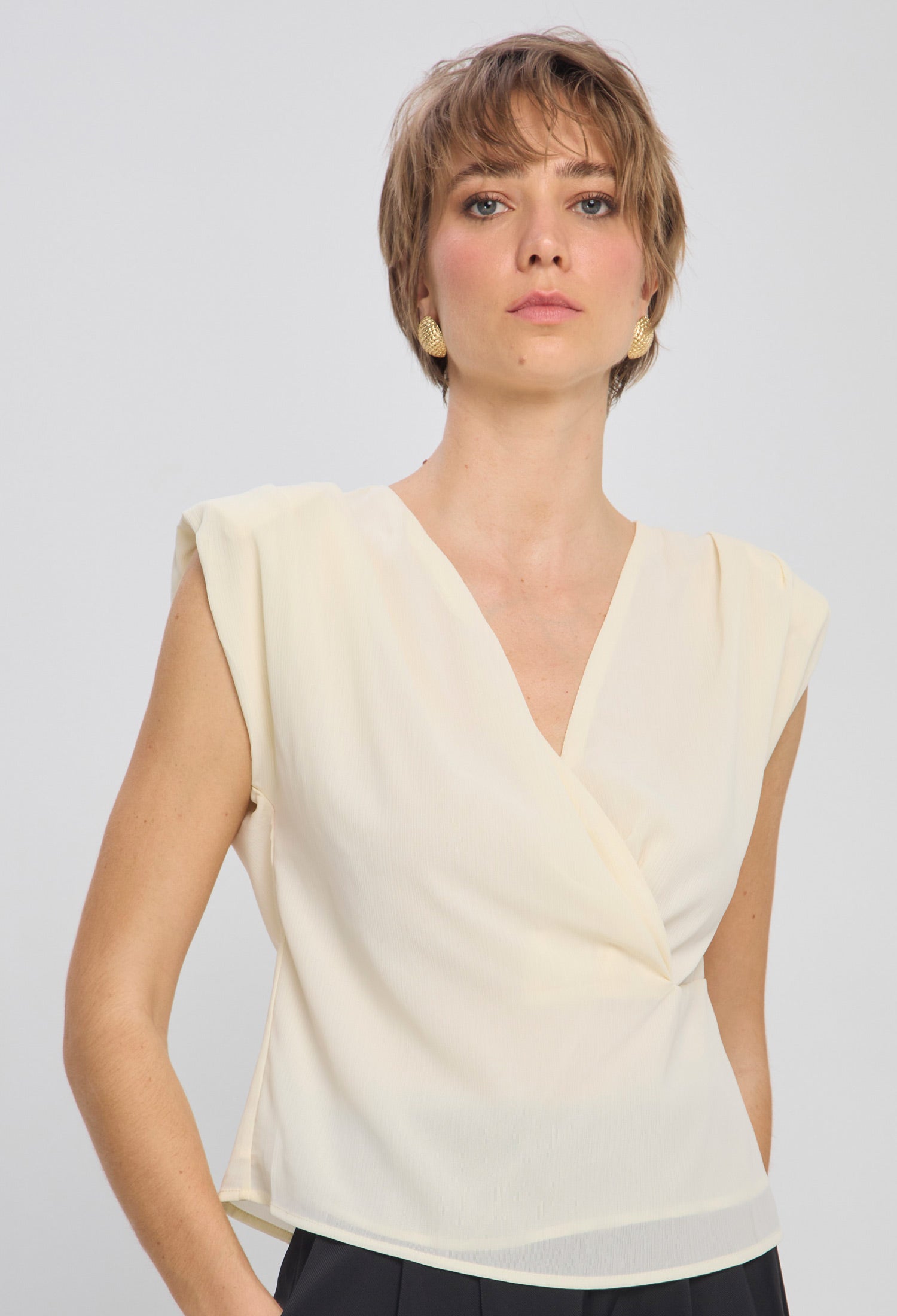 Blusa Hombrera Diagonal Mujer NEW - BYBLA S / BEIGES BLUSA M/S