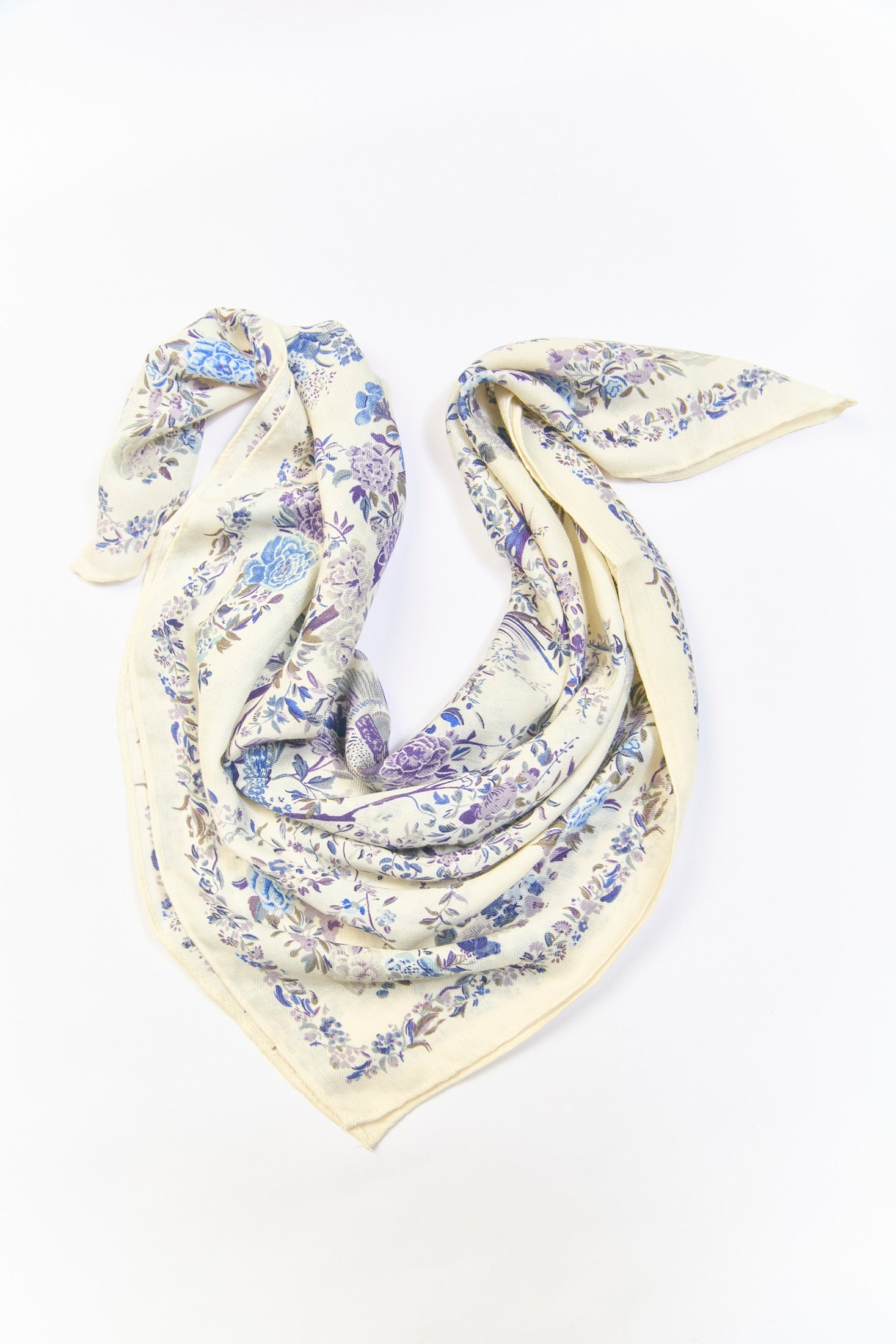 Pañoleta multiuso beige con detalles azules