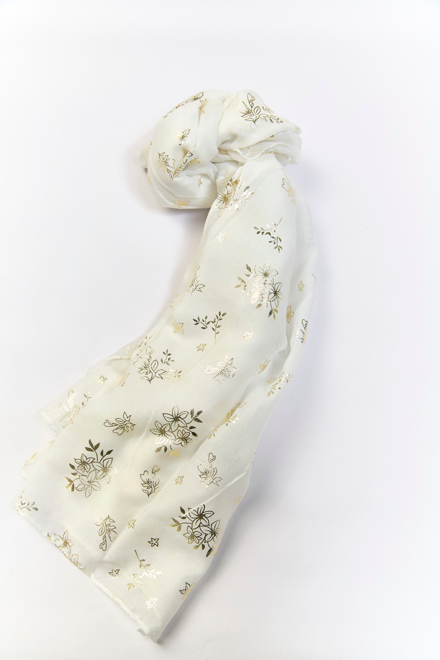 Chalina larga blanca con hilo dorado