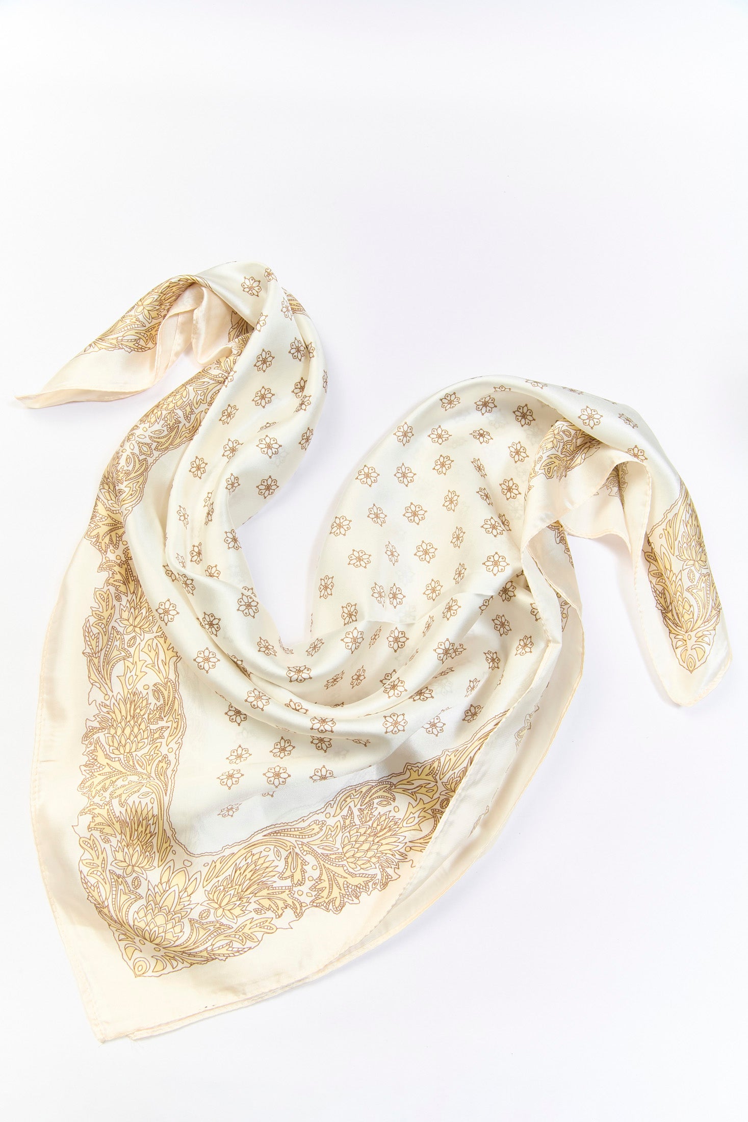 Pañoleta multiuso beige cálida con estampado suave