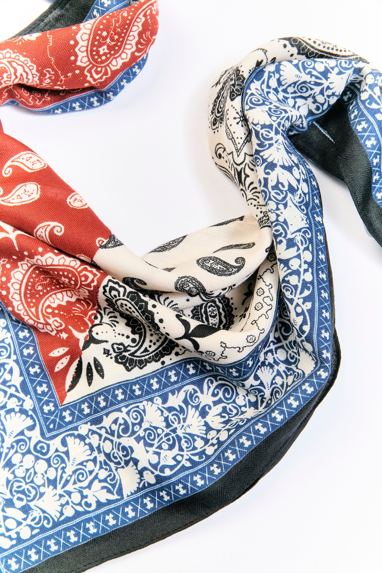 Pañoleta multiuso en viscosa con estampado multicolor - vista 2