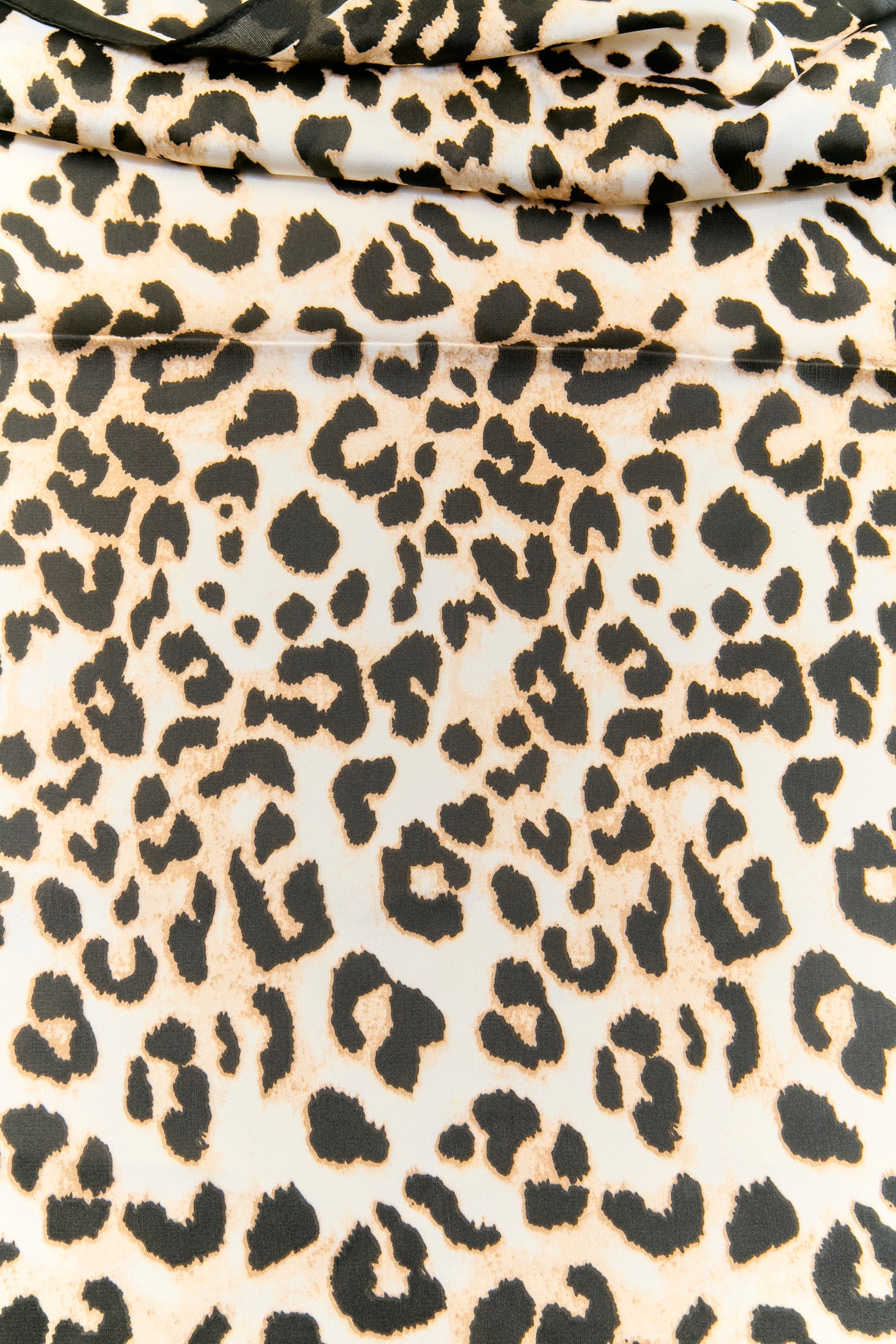 Pañoleta multiuso beige con acentos negros - vista 3
