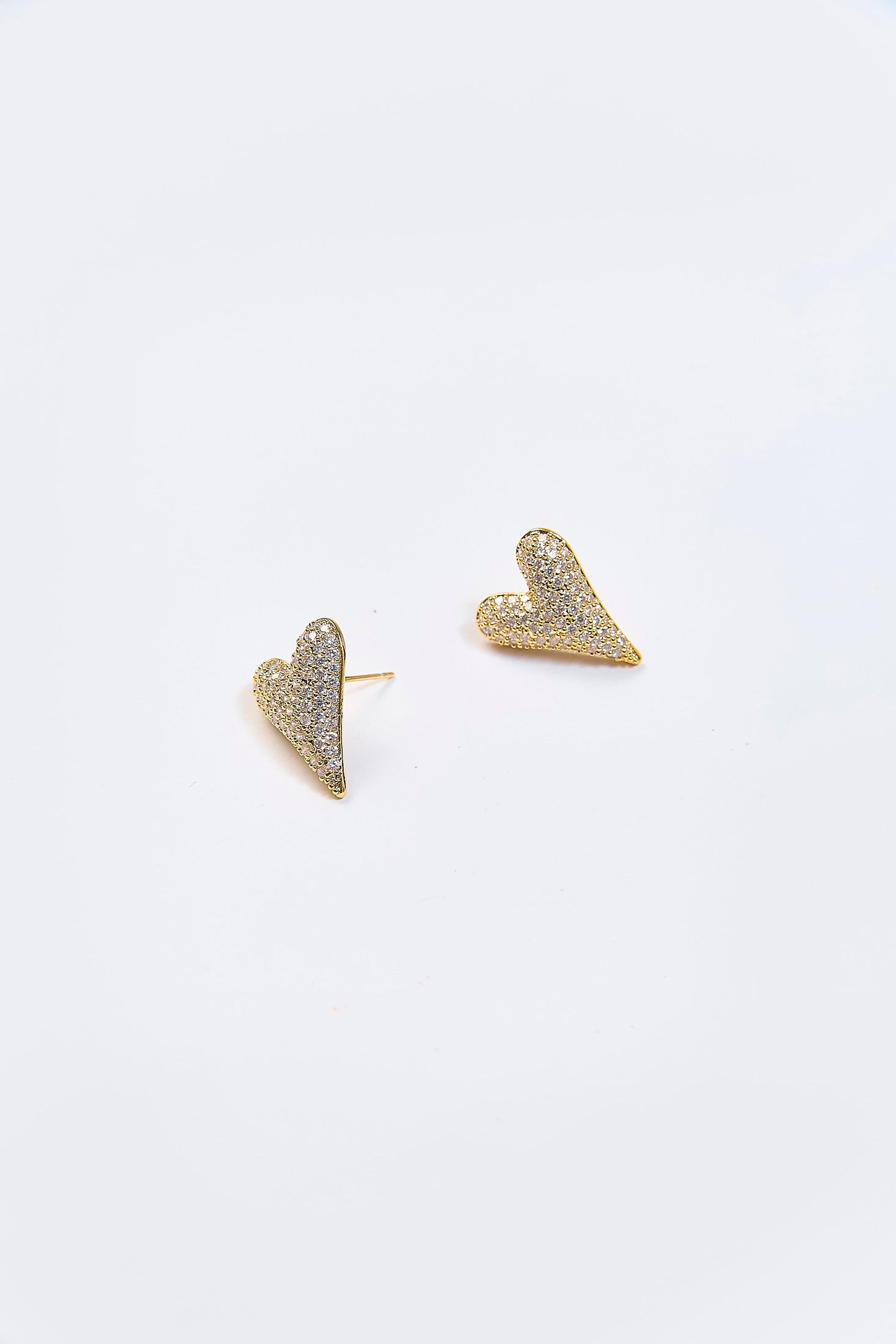 Aretes Topo Corazón Asimétrico Dorados