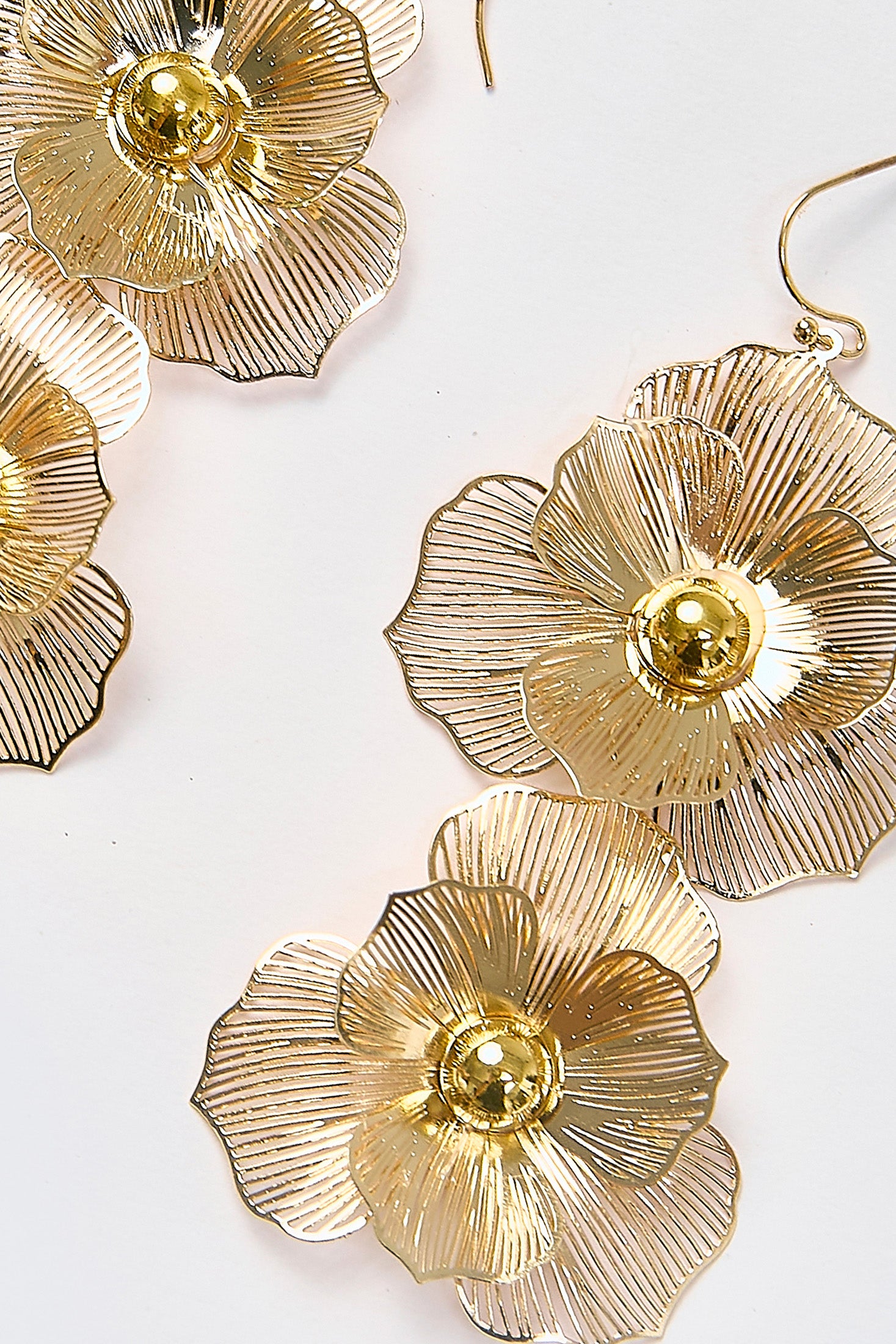 Aretes Colgantes Flor Dorados