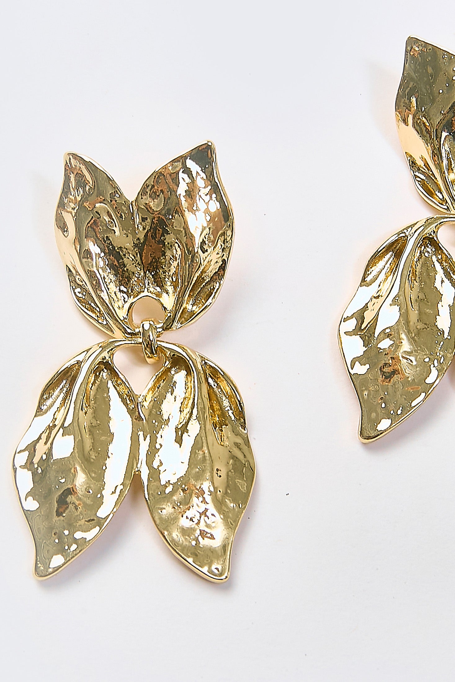 Aretes Colgantes Hoja Metálica Dorados - Foto 2