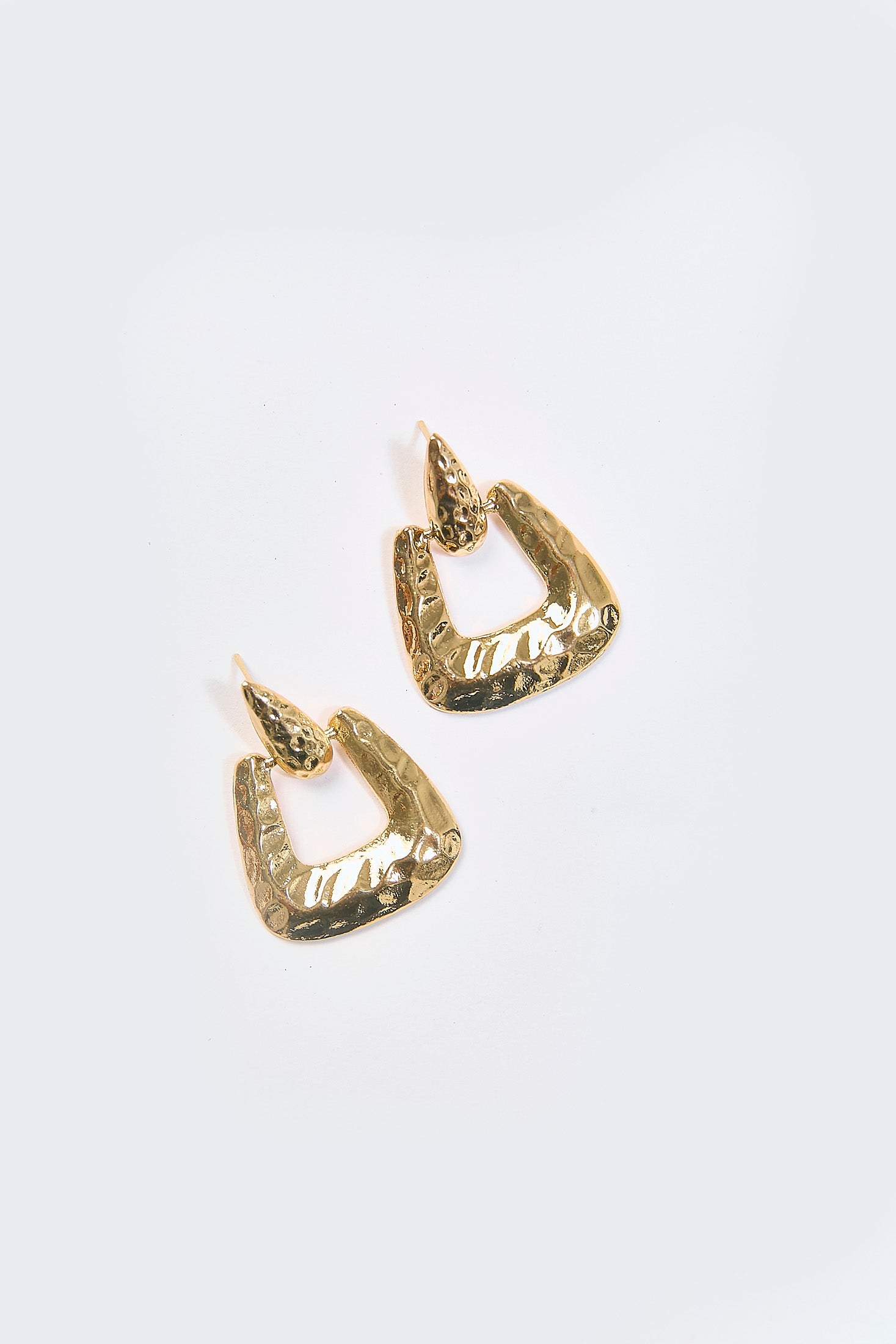 Aretes Aldaba Martillada Dorados