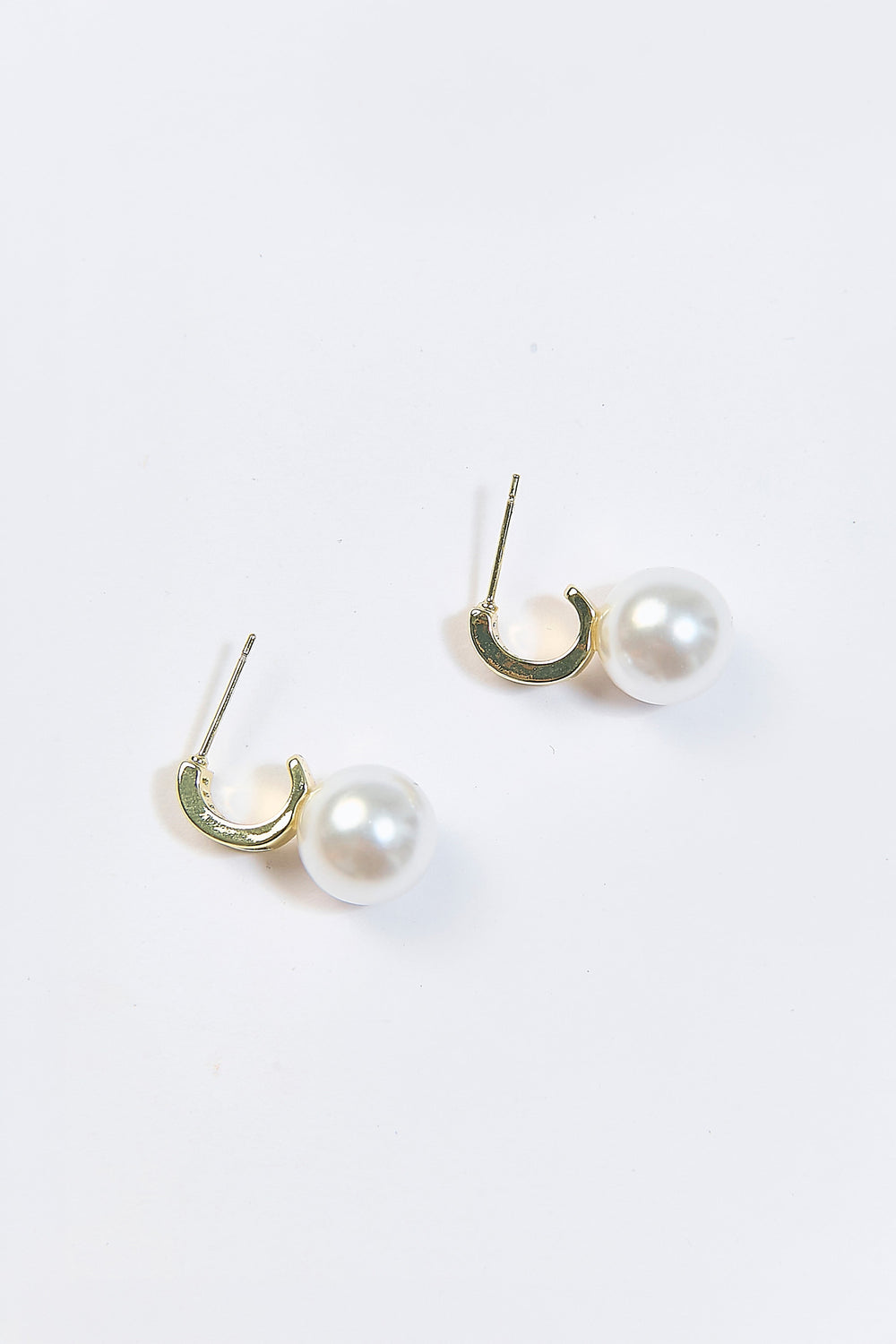 Aretes Baguette CZ con Perla Dorados