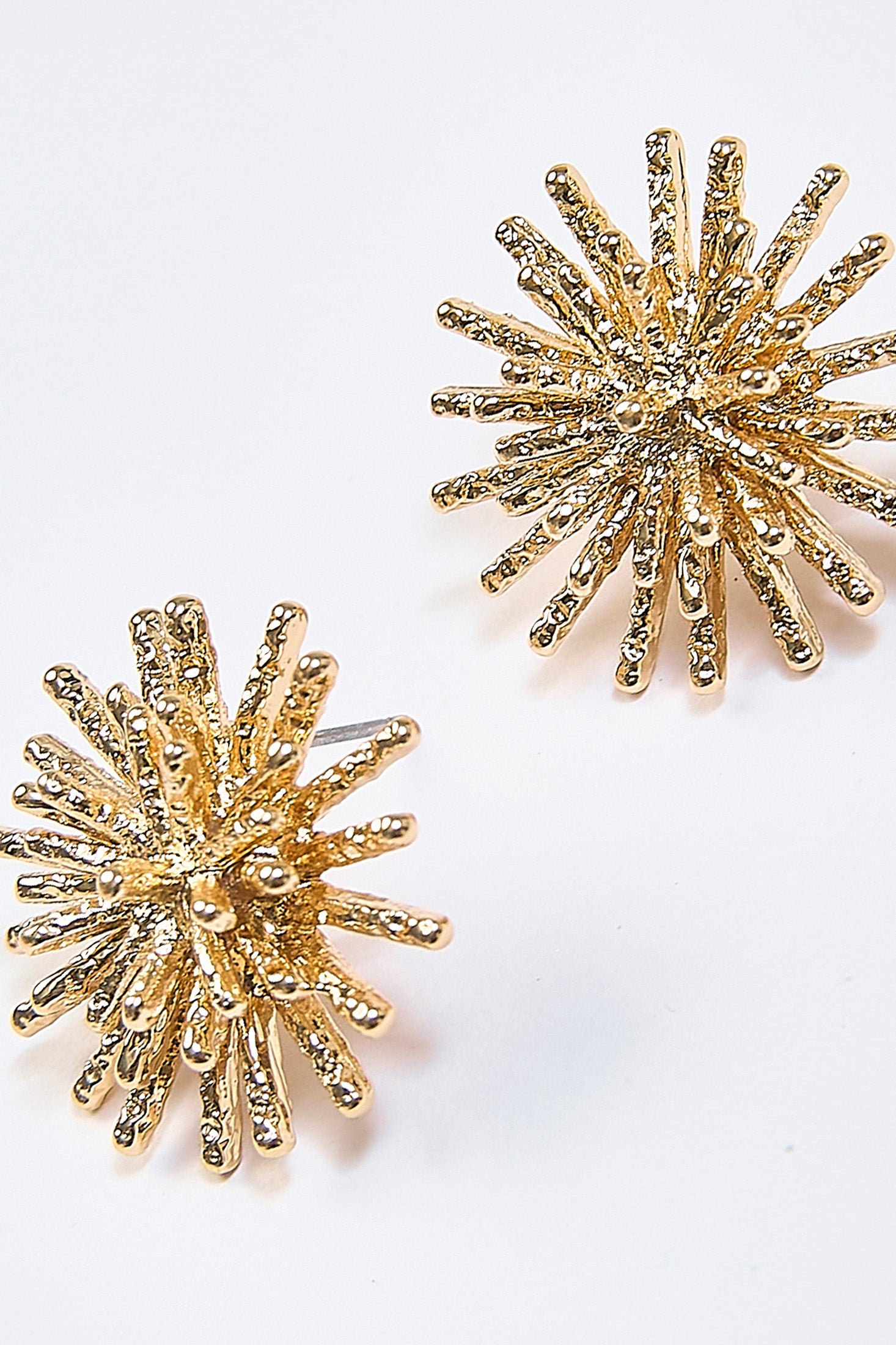 Aretes Topo Sol en Capas Dorados