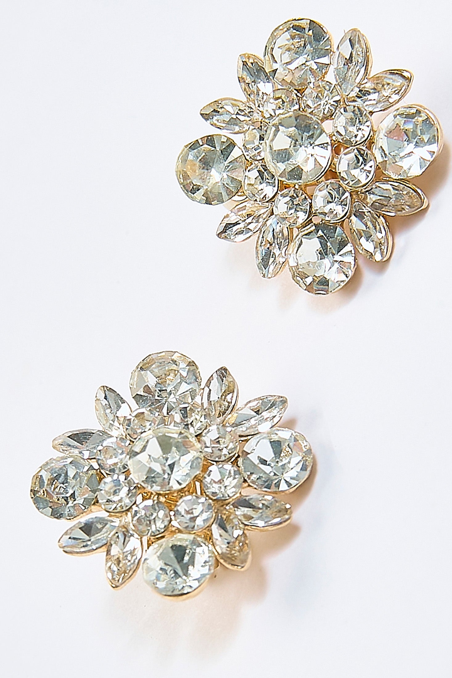 Aretes Clip Piedra Cuadrada Plateados - Foto 4