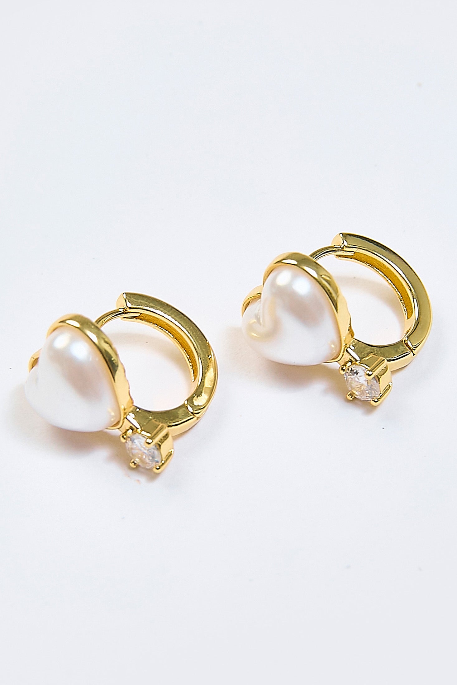 Aretes Colgantes Corazón Perla CZ Perlado