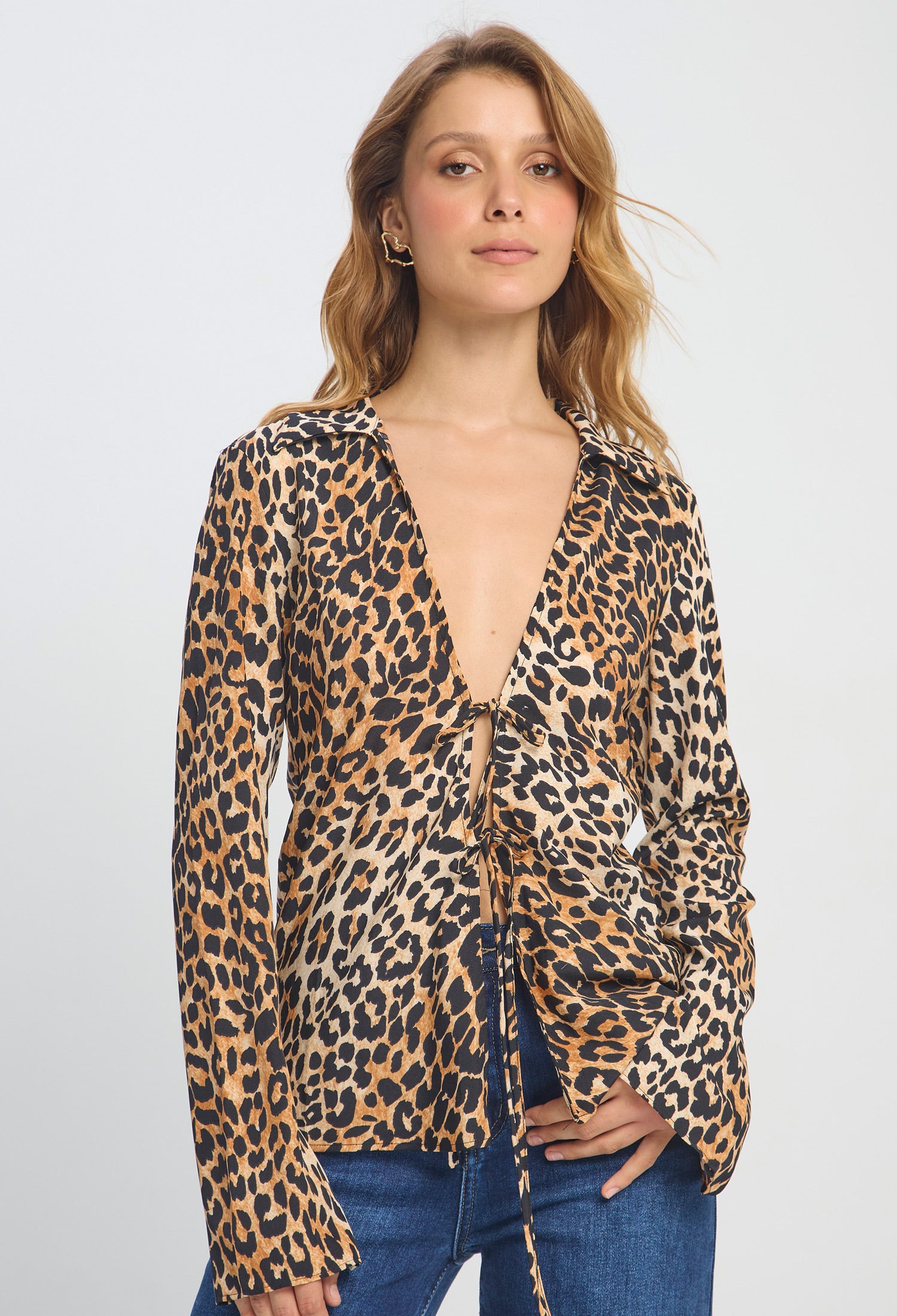 Blusa Animal Print vista 3 - Outlet BYBLA Colombia
