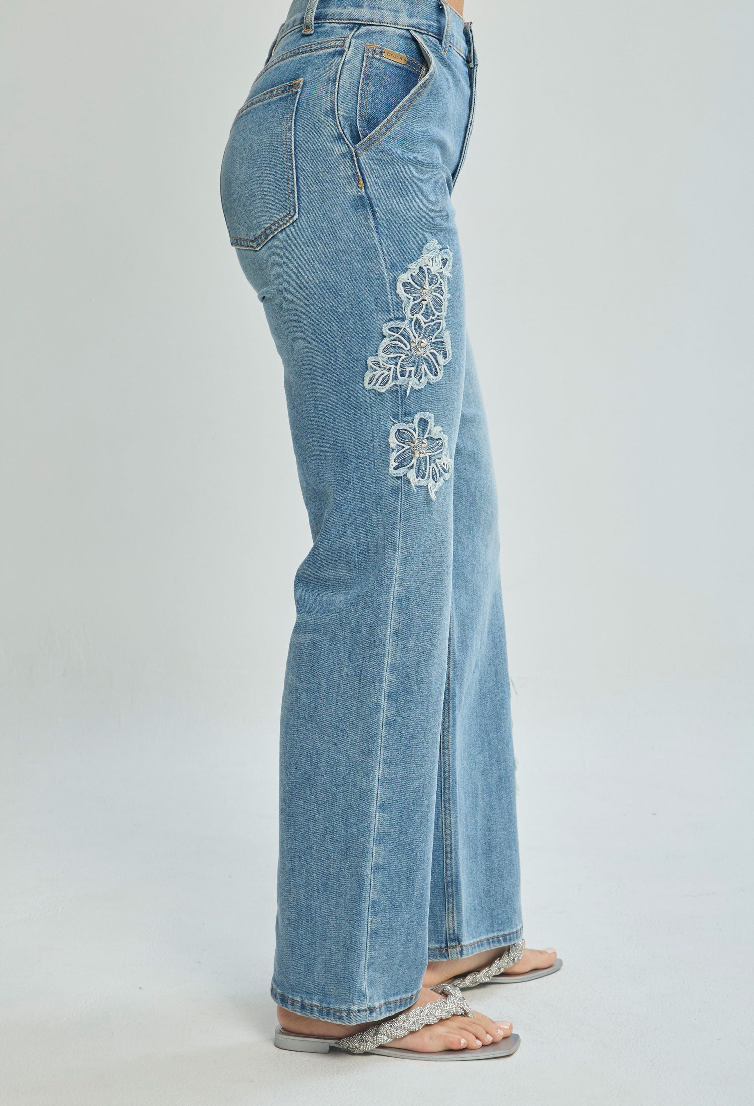 Women's straight-leg blue jeans with floral embroidery on the thigh and calf