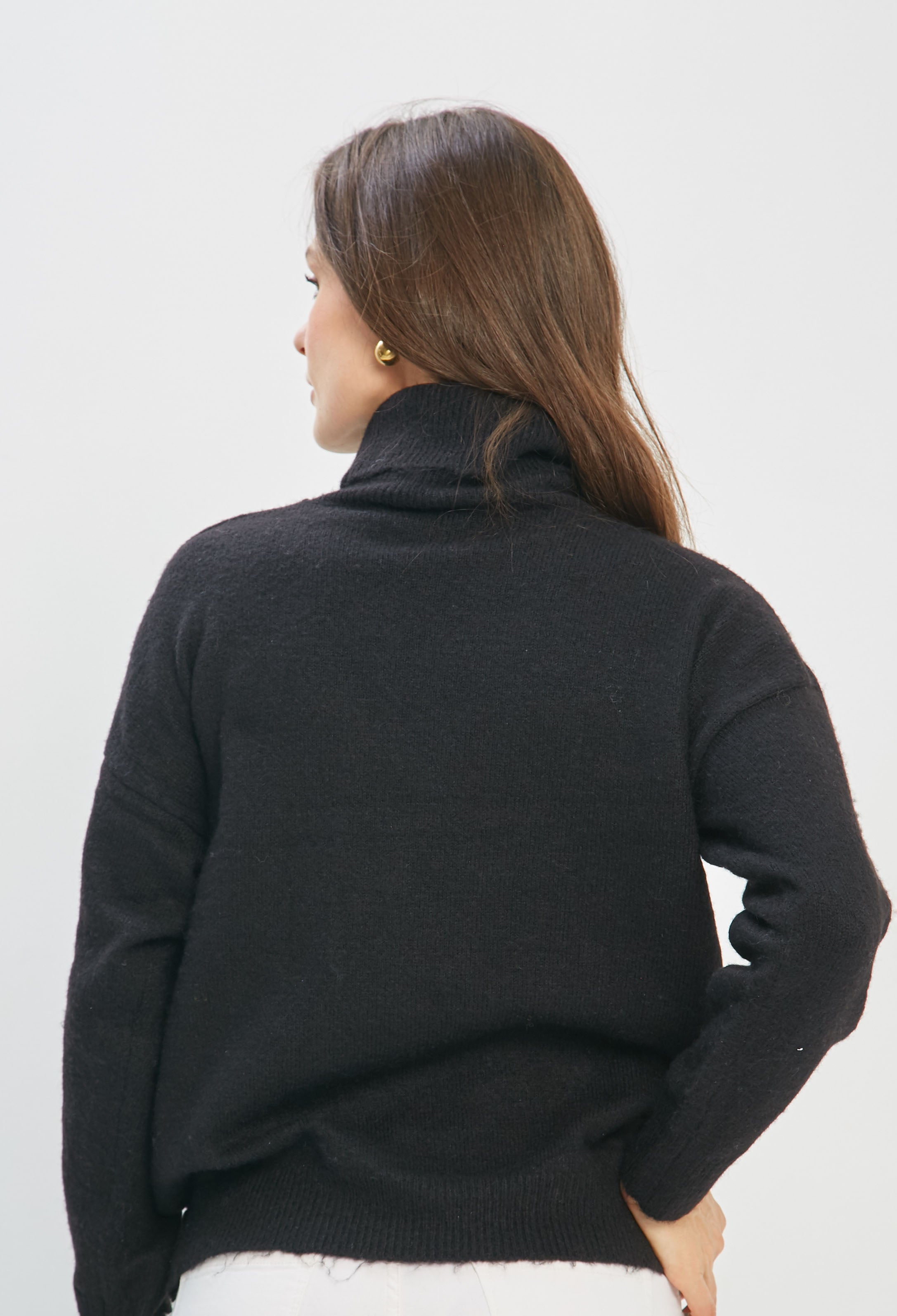 Buzo Tejido Cuello Tortuga vista 3 - Outlet BYBLA Colombia