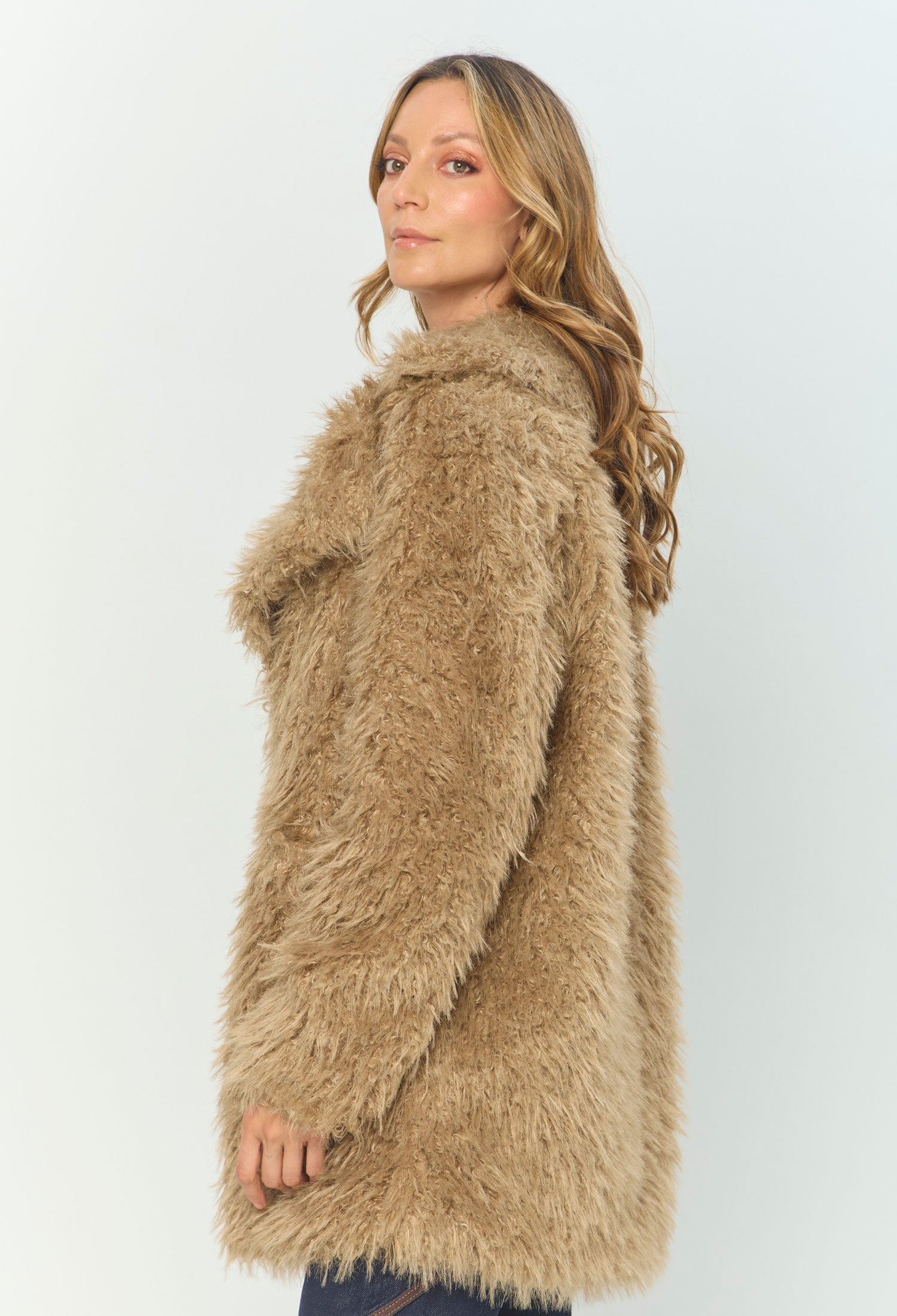 Chaqueta Afelpada vista 2 - BYBLA Colombia