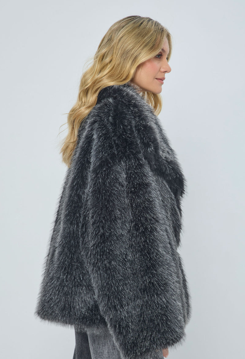 Chaqueta Afelpada Larga vista 2 - BYBLA Colombia