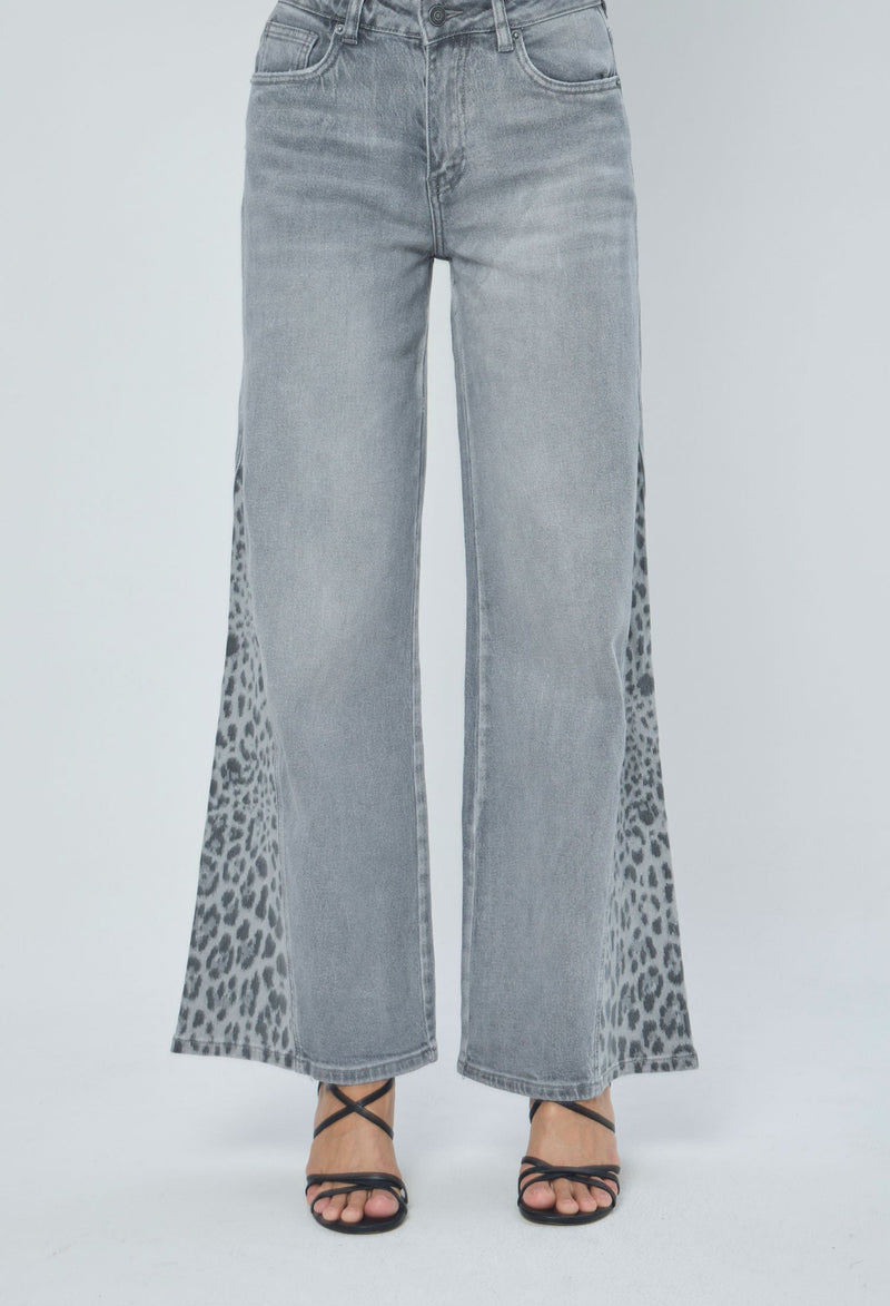 Jean Con Estampado Animal Print vista 2 - BYBLA Colombia