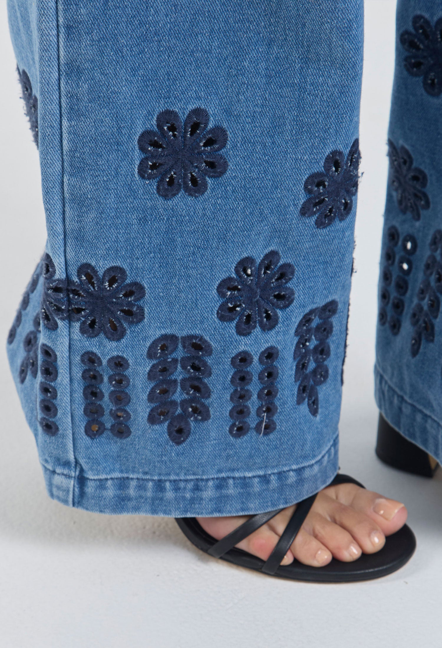 Jean Ojalillo Bordado