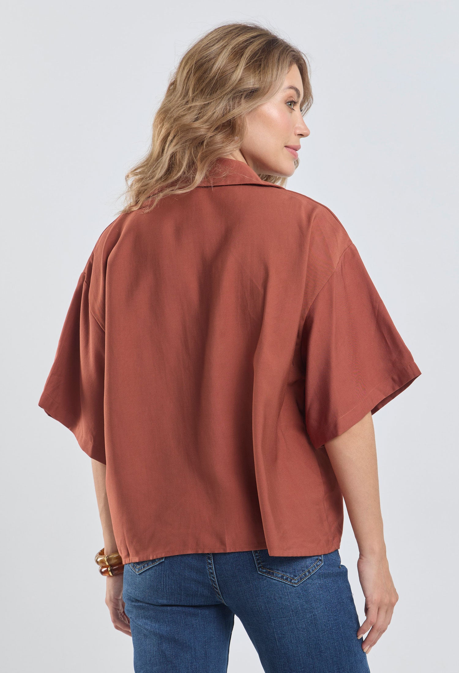 Blusa Botonadura Dorada vista 2 - Outlet BYBLA Colombia