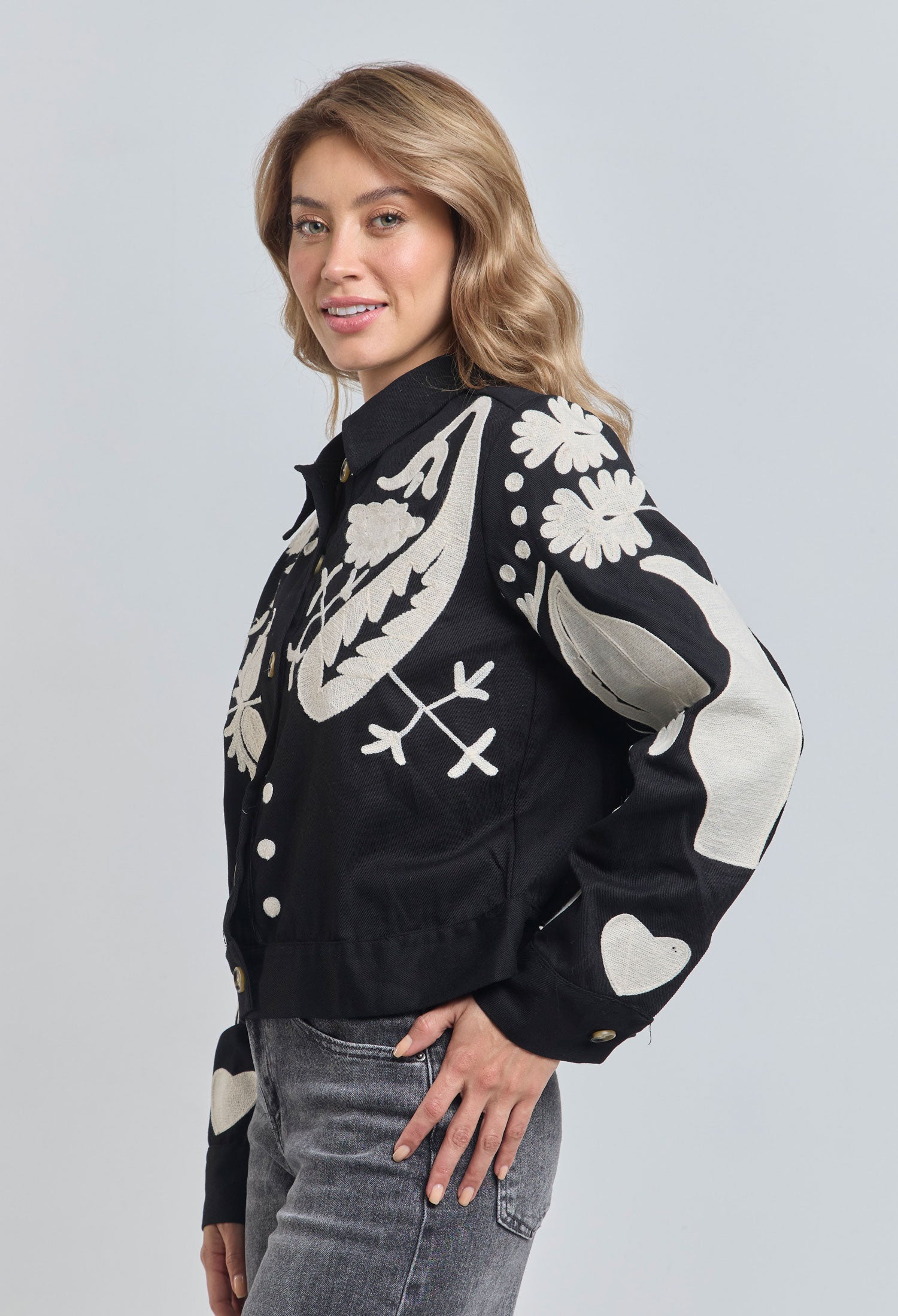 Chaqueta Corta Bordada