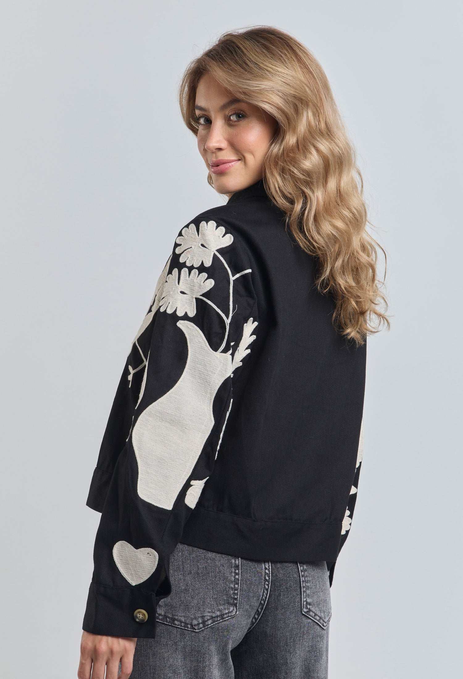 Chaqueta Corta Bordada