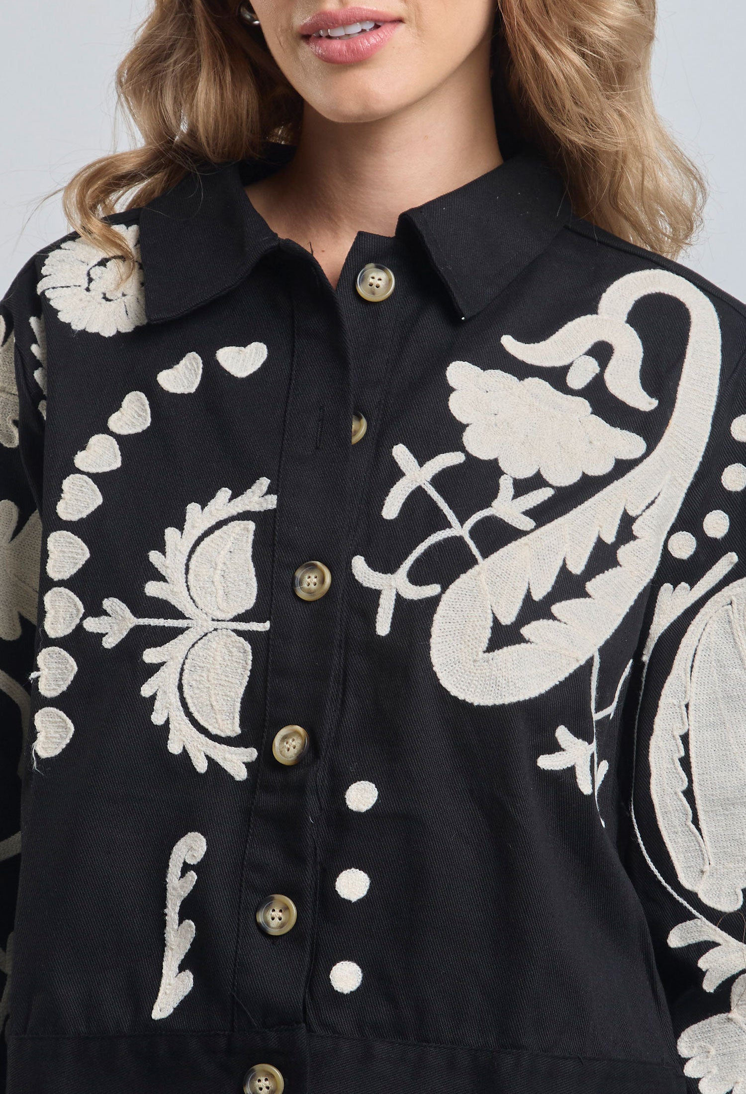 Chaqueta Corta Bordada