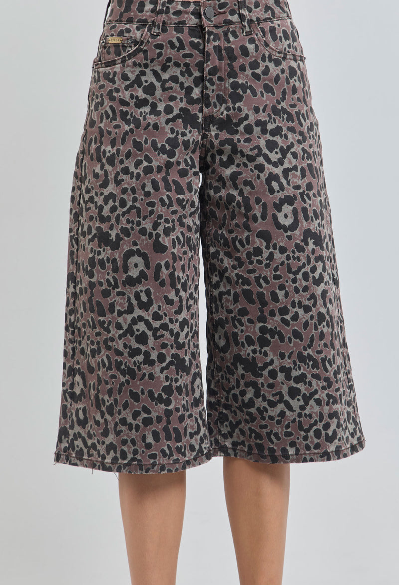 Pantalón Corto Animal Print vista 2 - Outlet BYBLA Colombia