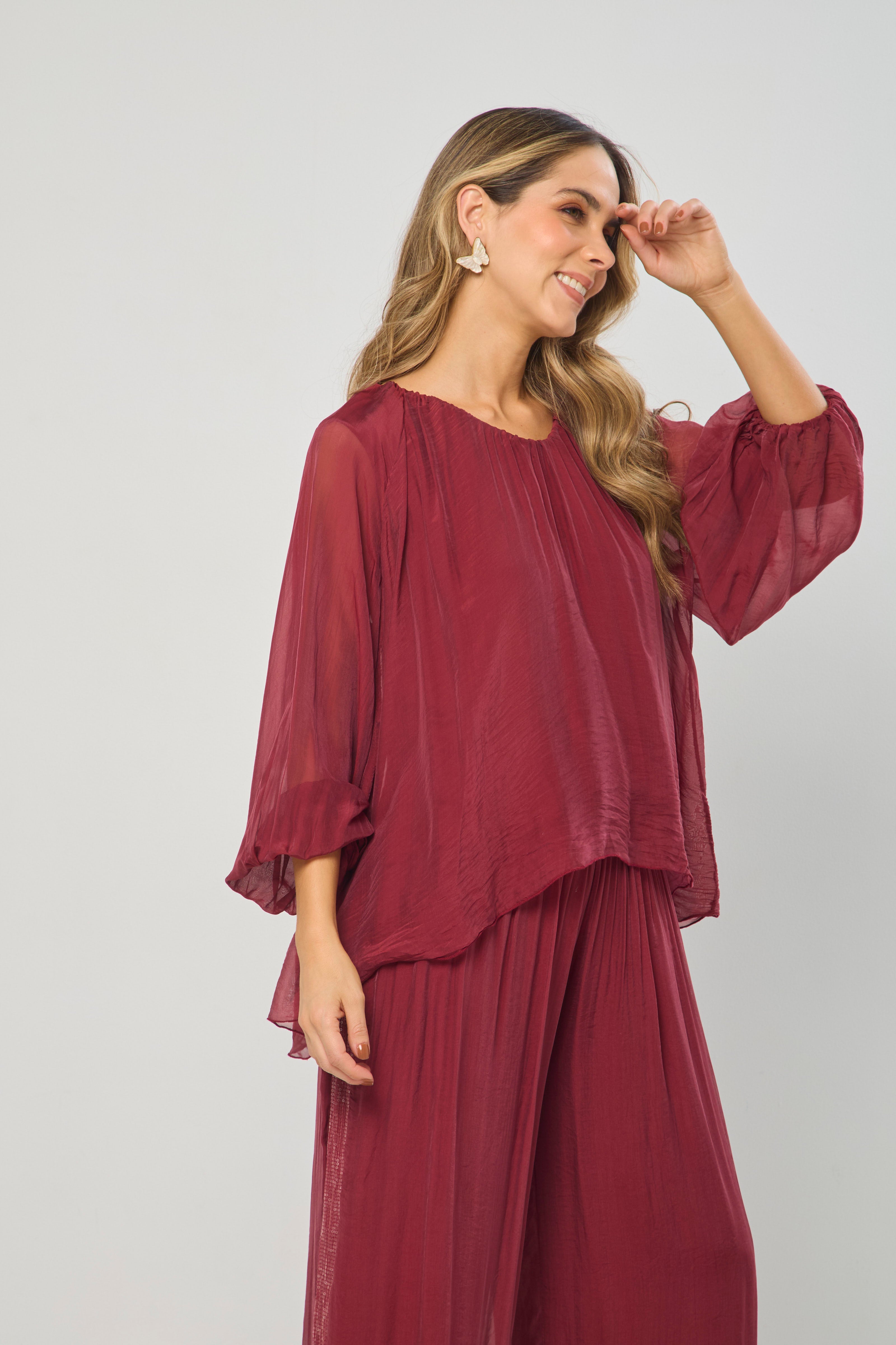 Blusa Seda Oversize Asimétrica vista 8 - BYBLA Colombia