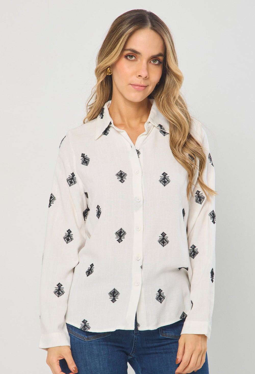 Blusa Camisera Bordada - Outlet BYBLA Colombia
