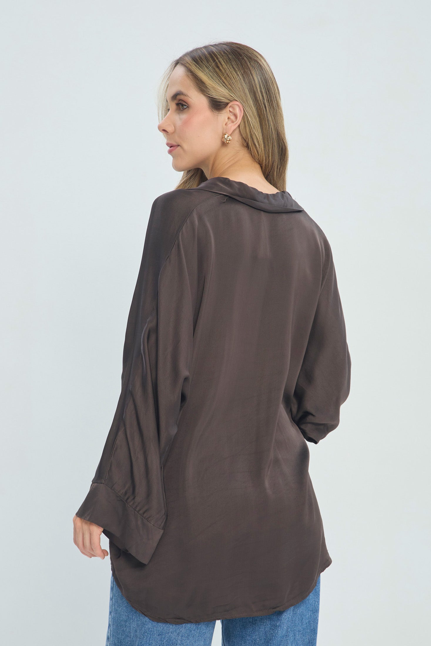 Camisa Oversize vista 3 - Outlet BYBLA Colombia