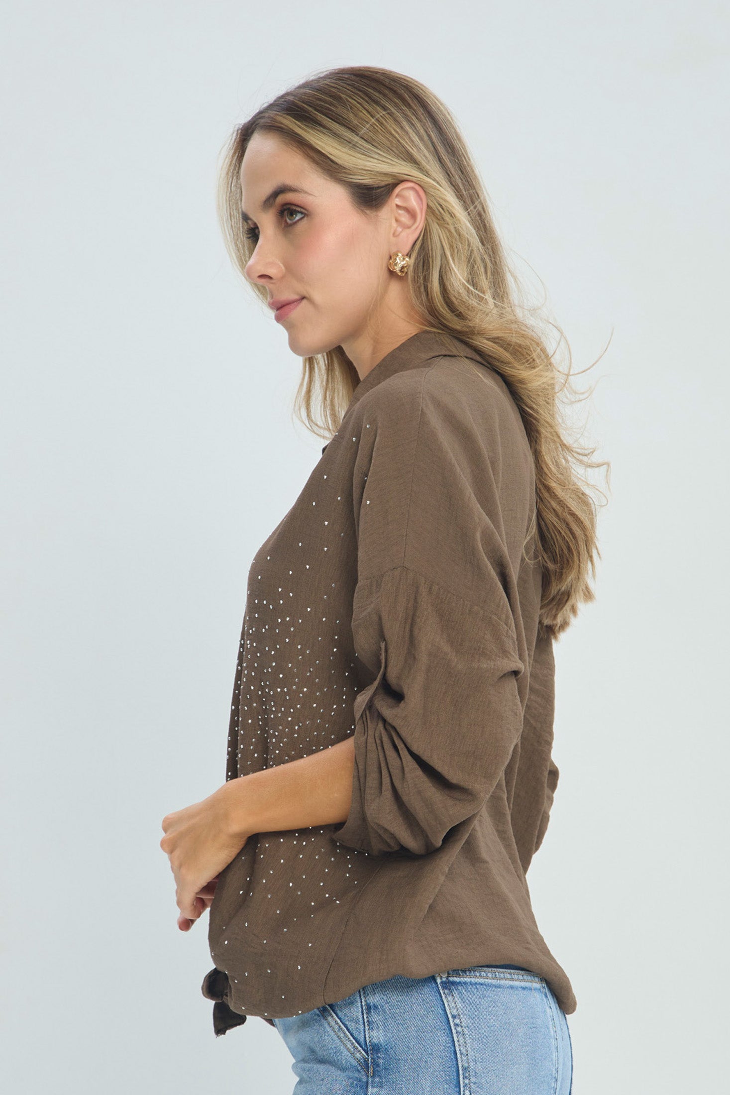 Camisa con Micro-pedrería vista 2 - Outlet BYBLA Colombia