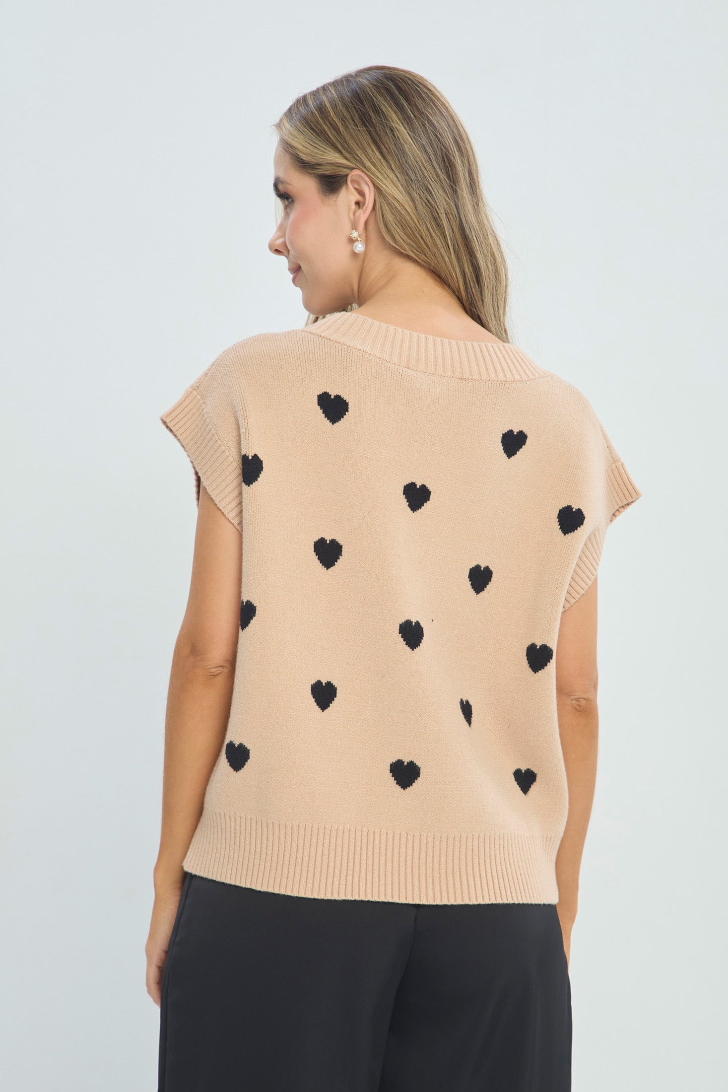 Chaleco de Punto con Estampado de Corazones vista 3 - Outlet BYBLA Colombia