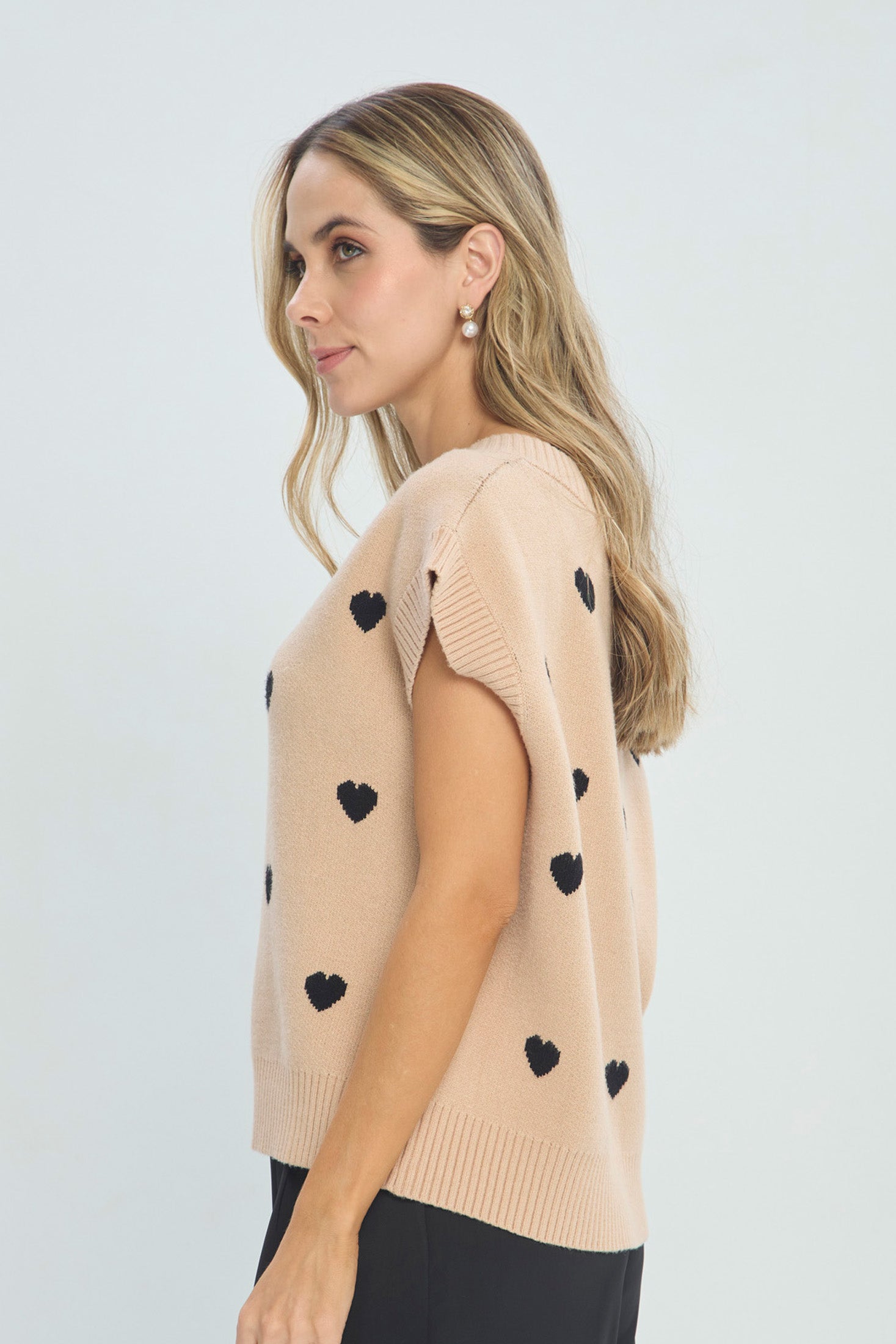 Chaleco de Punto con Estampado de Corazones vista 2 - Outlet BYBLA Colombia