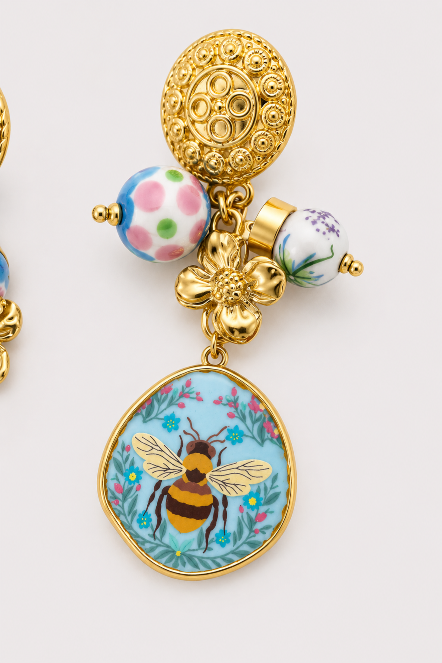 Aretes Abeja Medallón Jardín