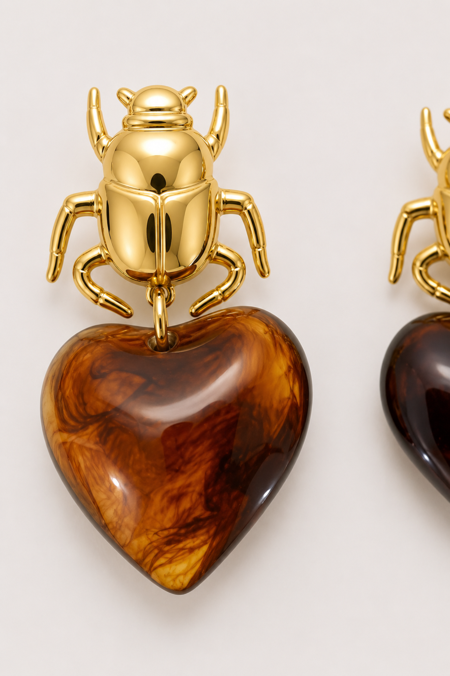 Aretes Escarabajo Corazón Carey