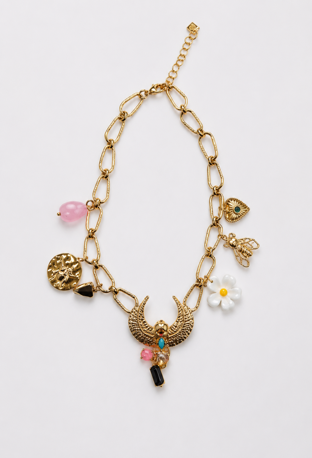 COLLAR DIJE ESCARABAJO ALADO