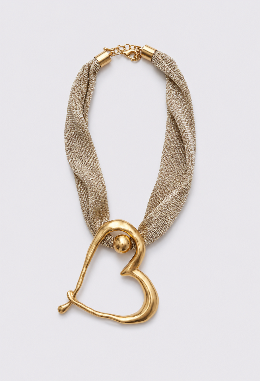 Collar Corazón Dorado con Cinta de Malla