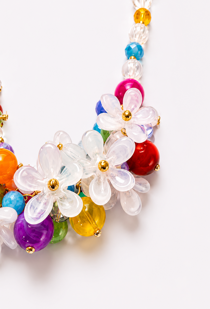 Collar Babero Flores Iridiscentes