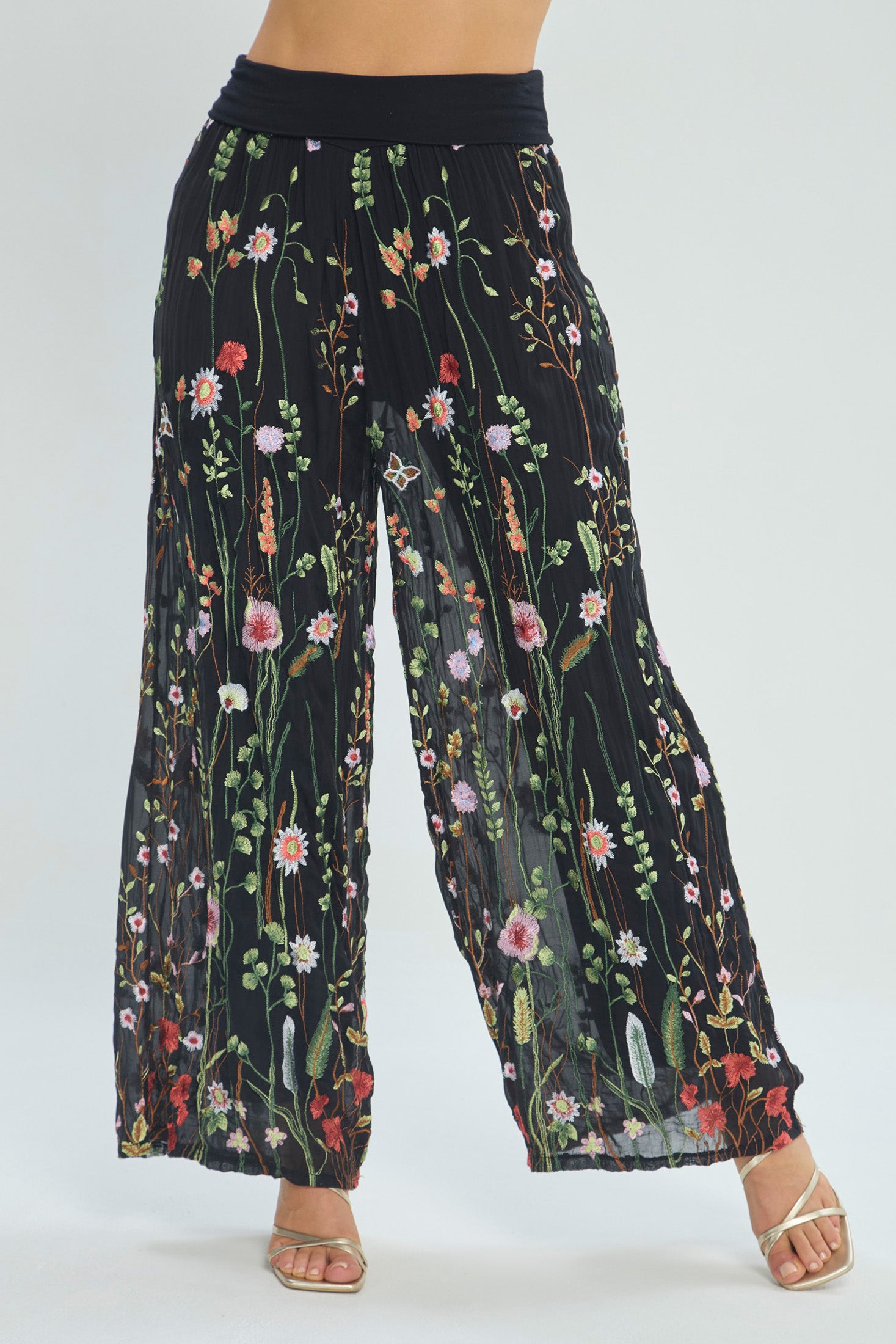 Pantalón Negro Bordado Floral Seda vista 2 - Outlet BYBLA Colombia