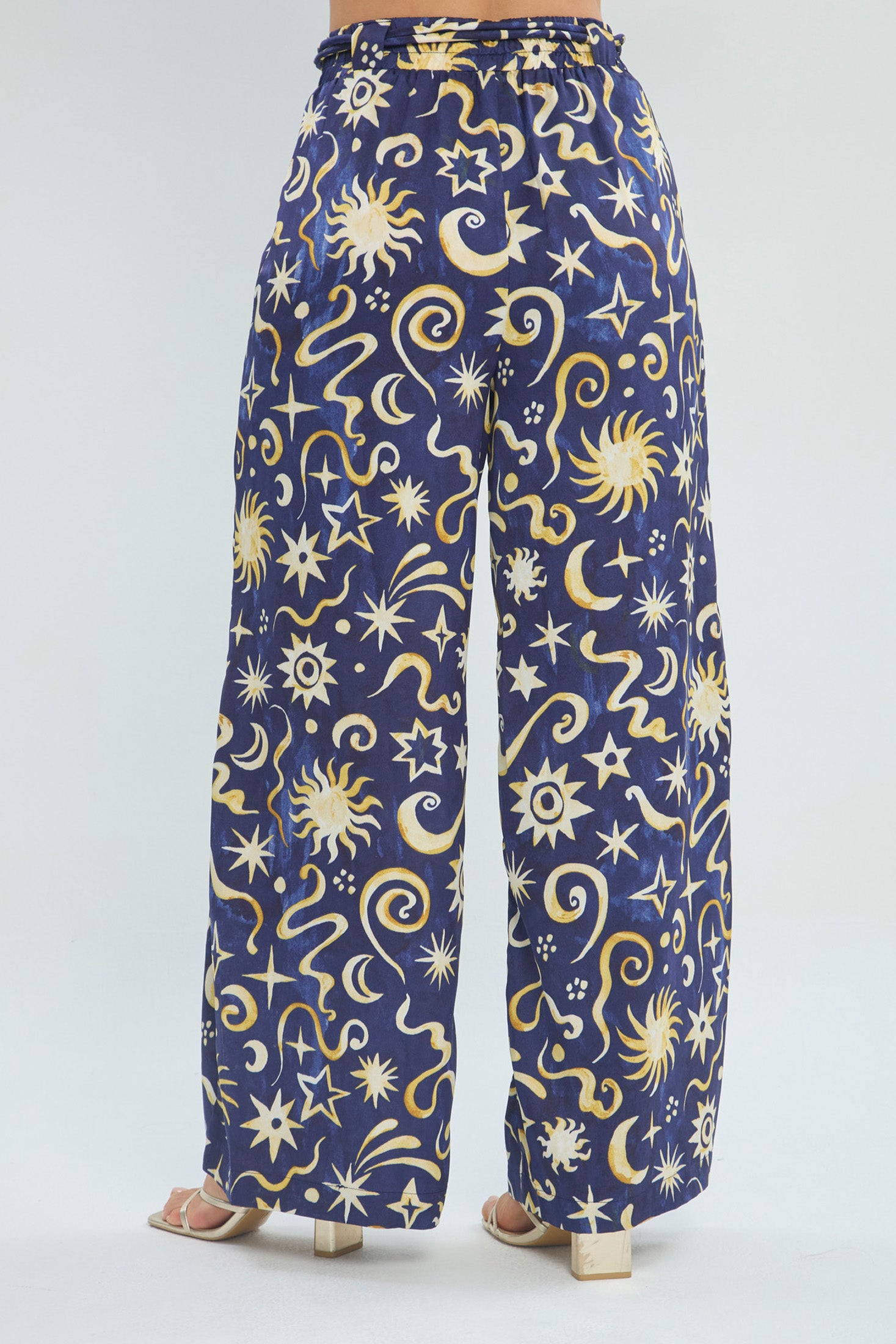Pantalón Palazzo Estampado Celestial vista 4 - Outlet BYBLA Colombia