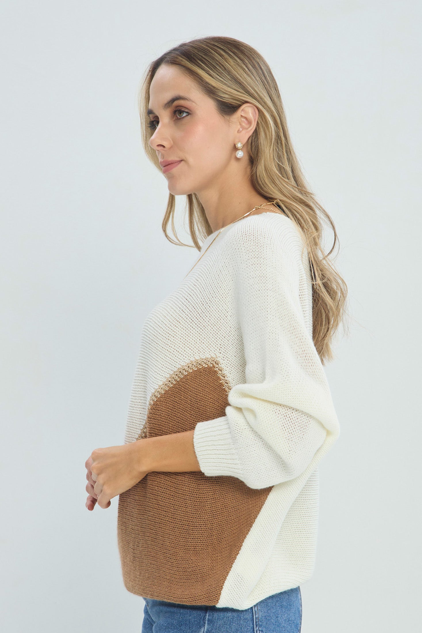 Suéter de Punto Bloques Camel y Beige vista 2 - Outlet BYBLA Colombia