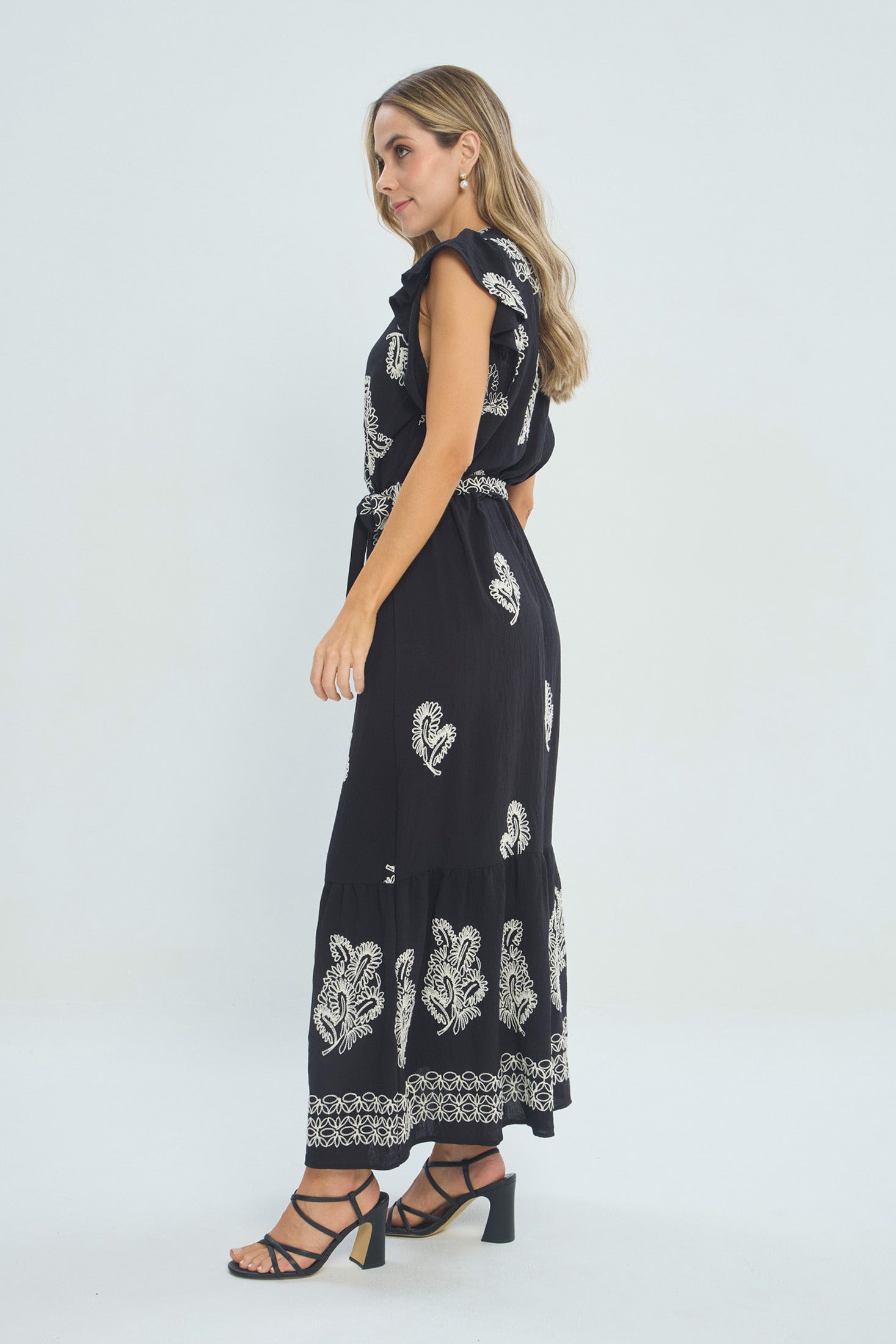 Vestido Largo Bordado vista 2 - Outlet BYBLA Colombia