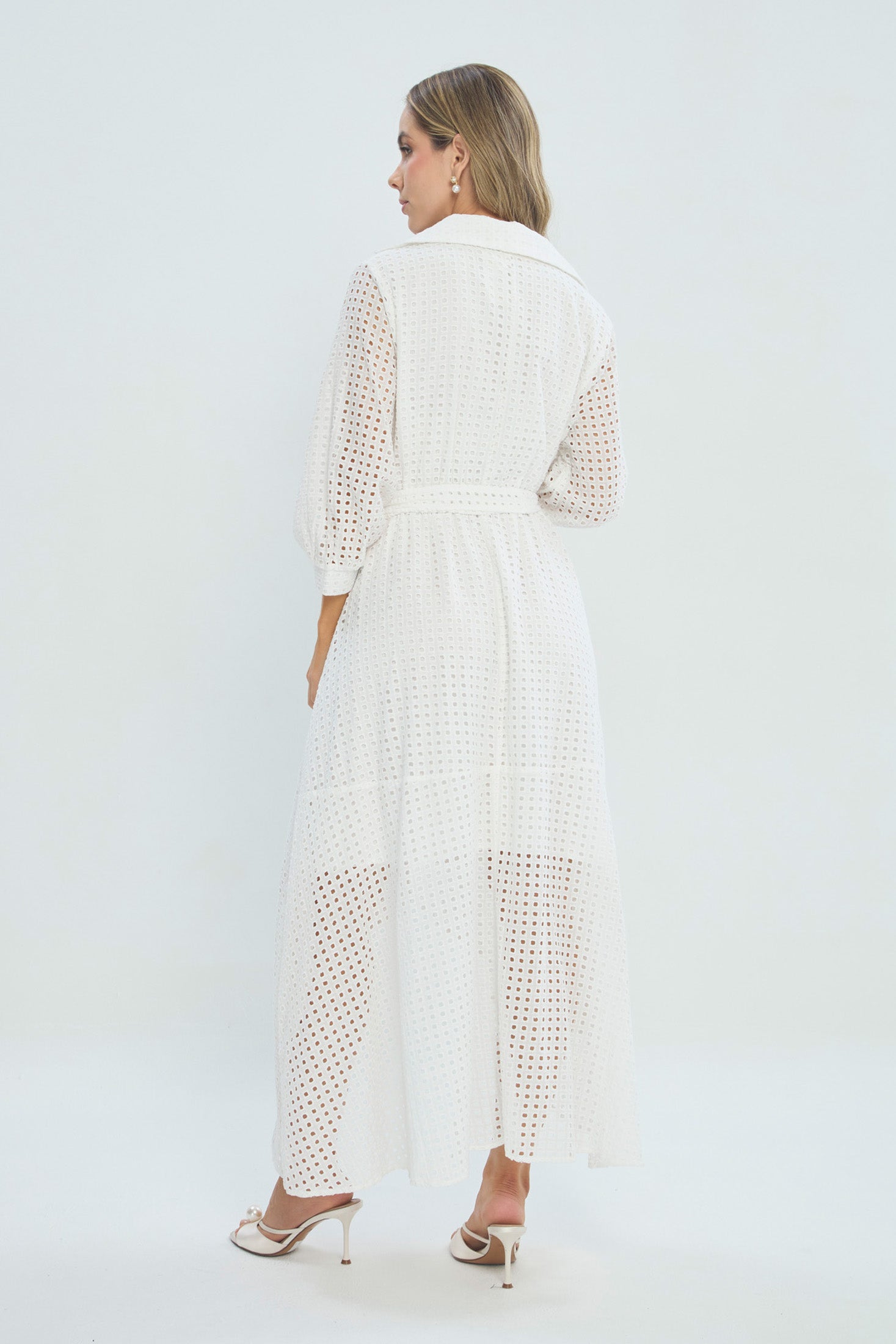 Vestido Wrap en Ojalillo vista 3 - Outlet BYBLA Colombia