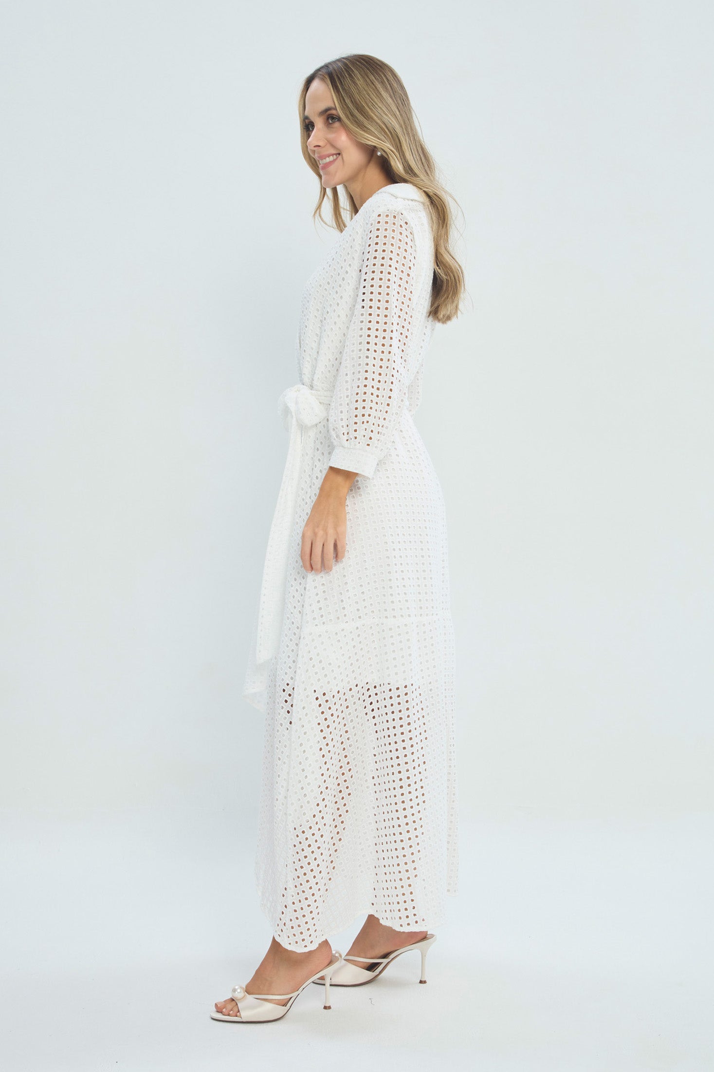 Vestido Wrap en Ojalillo vista 2 - Outlet BYBLA Colombia