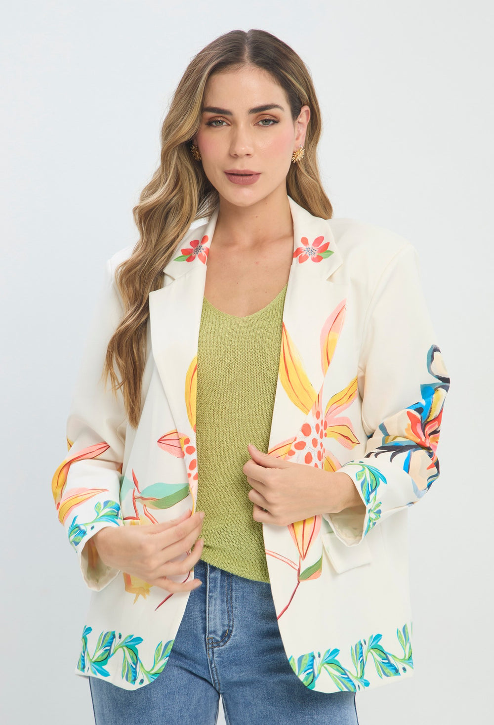 Blazer beige largo con bordado de hojas y flores en colores vivos