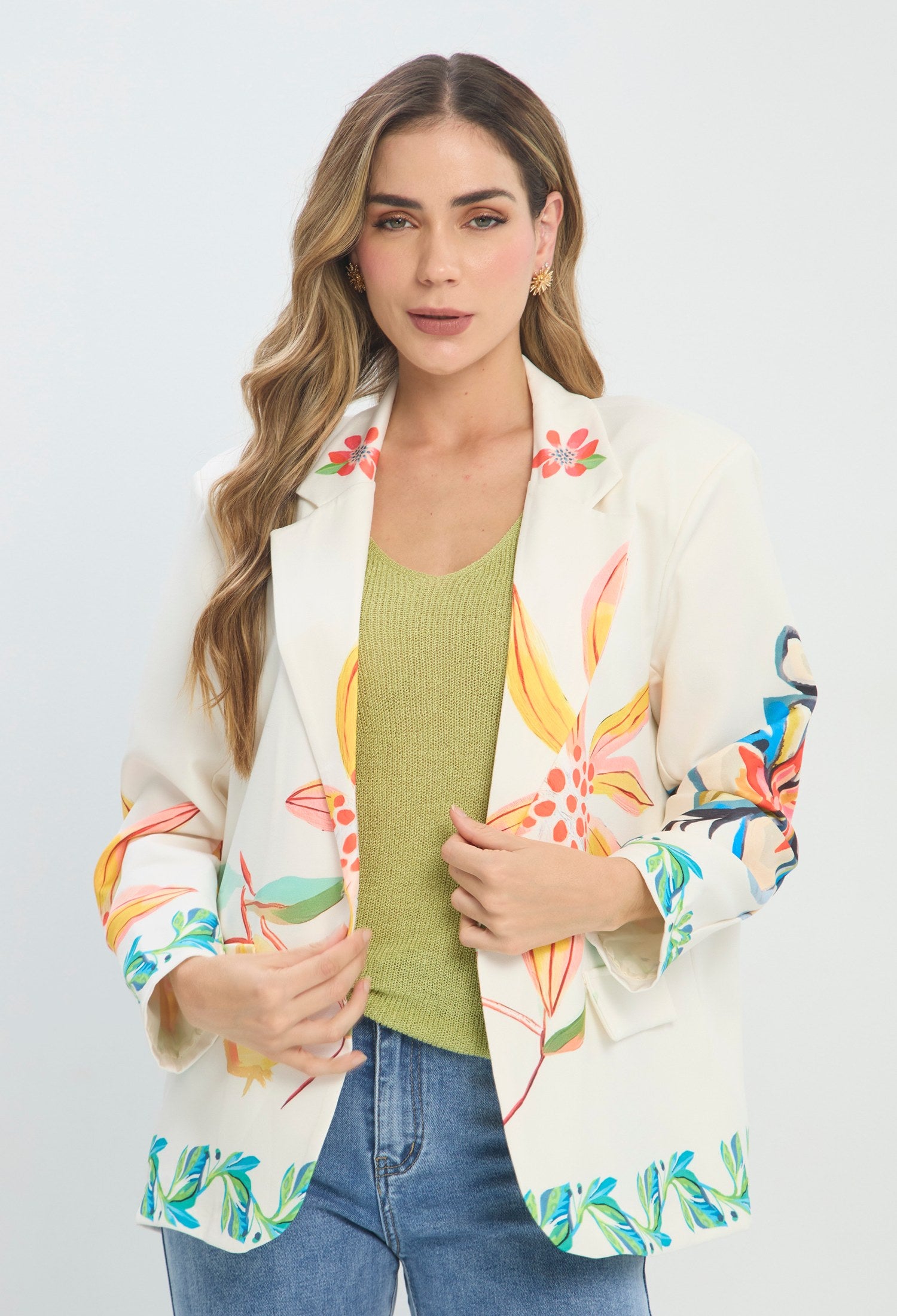 Blazer beige largo con bordado de hojas y flores en colores vivos
