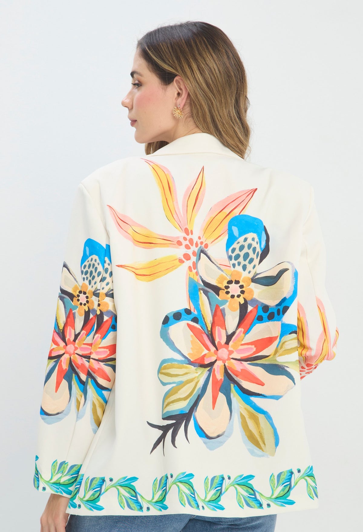 Blazer beige largo con bordado de hojas y flores en colores vivos - vista 3