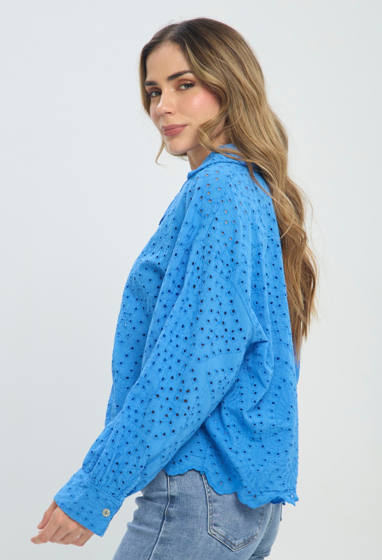 Camisa Calada Festoneada azul BYBLA Colombia - vista 2