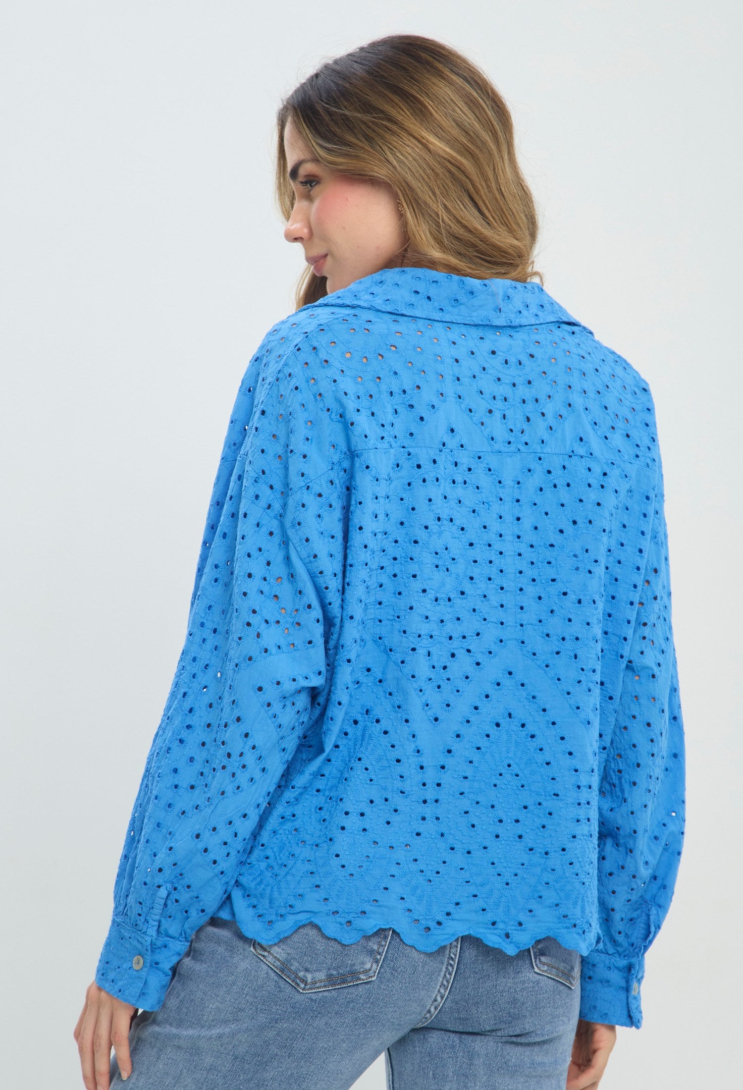 Camisa Calada Festoneada azul BYBLA Colombia - vista 3