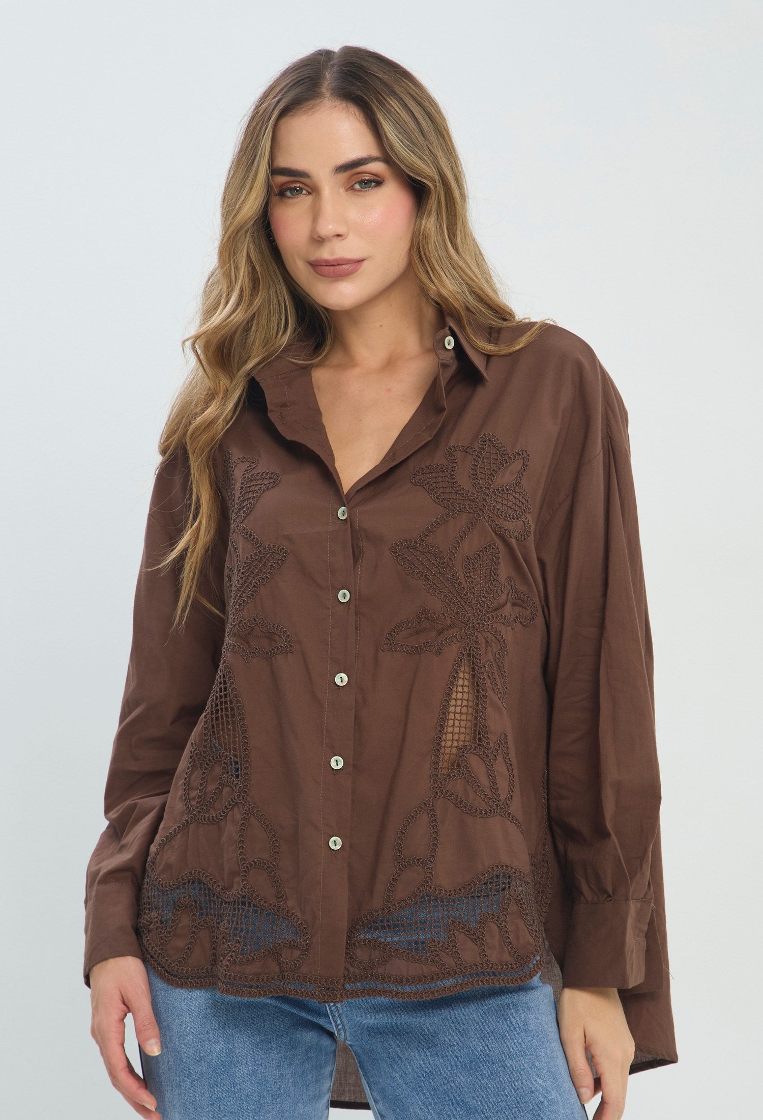 Camisa Calada Marron marrón BYBLA Colombia