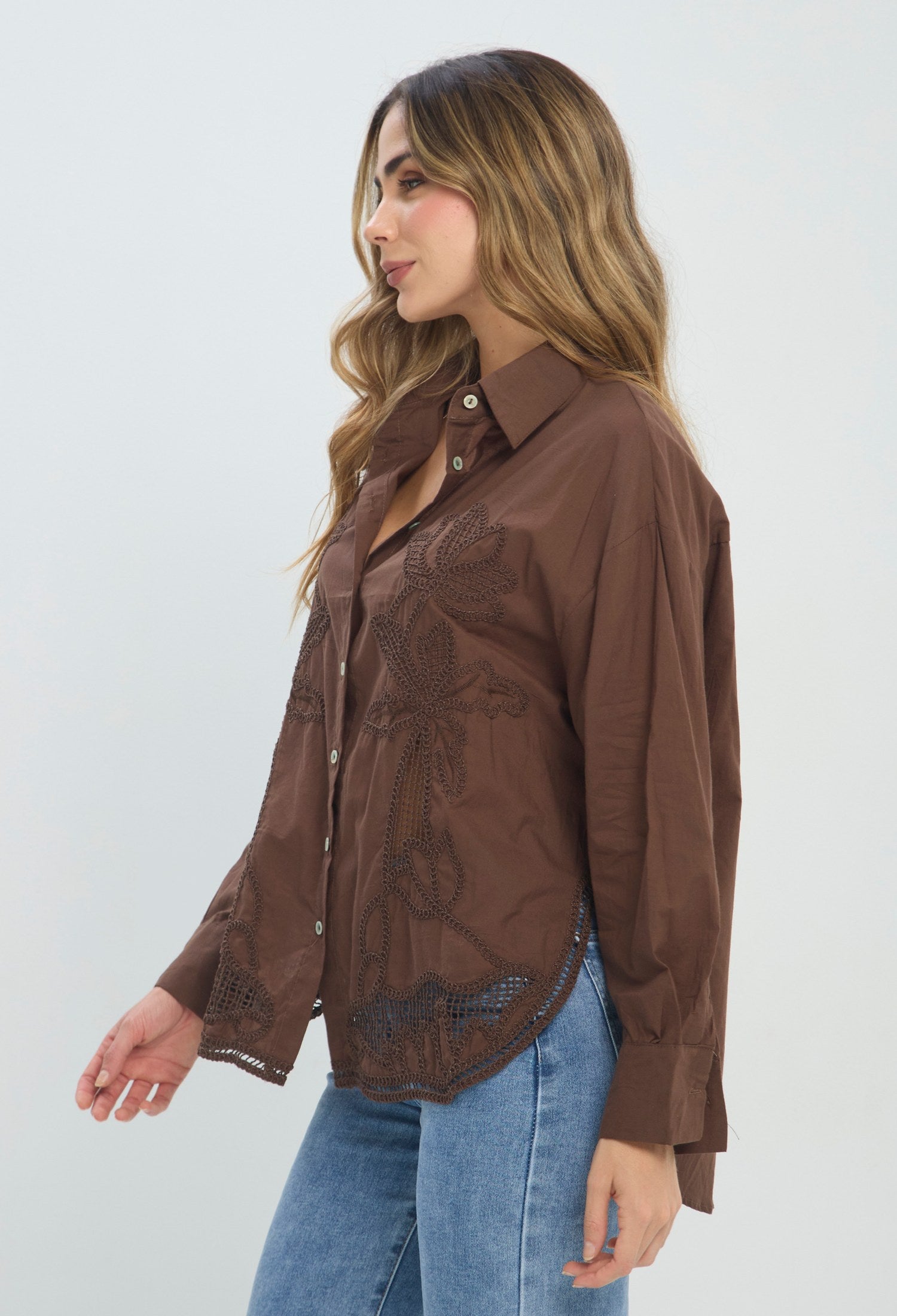 Camisa Calada Marron marrón BYBLA Colombia - vista 2